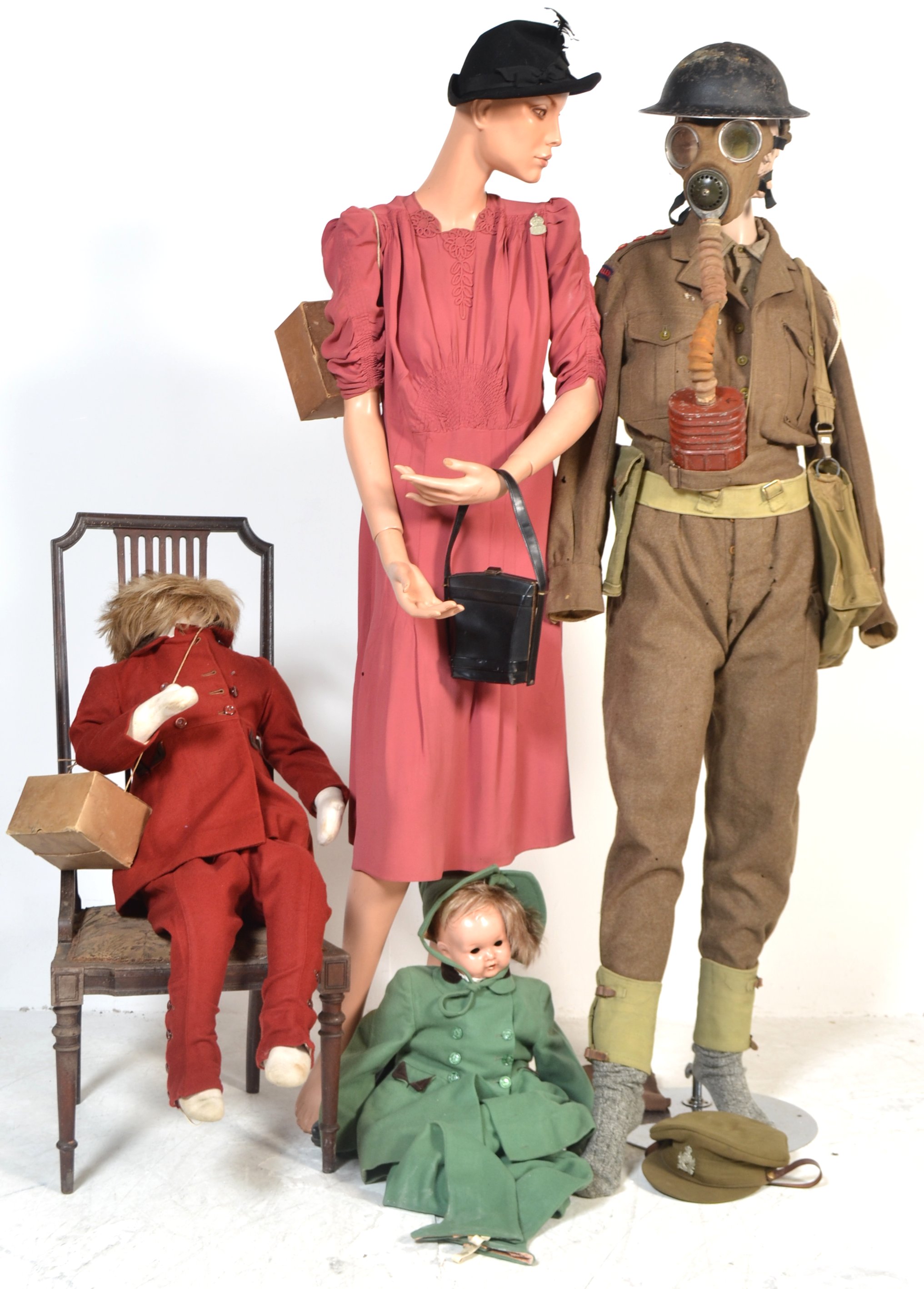 INCREDIBLE WWII UNIFORM & COSTUME FAMILY DISPLAY