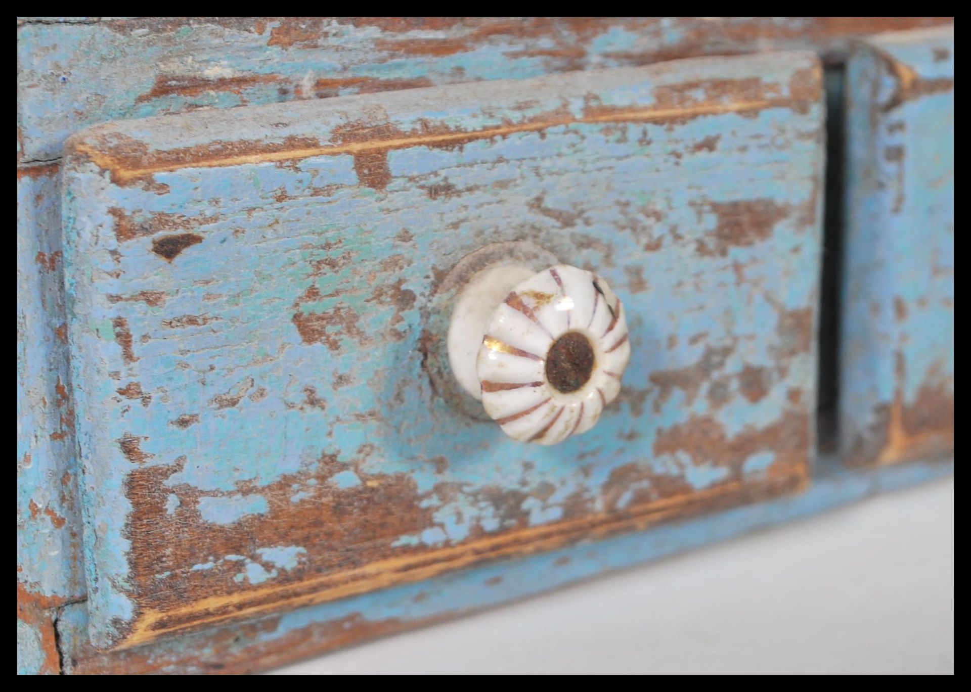 A vintage 20th Century wall hanging painted distressed pine spice shelf. The shelf having a run of - Image 4 of 7