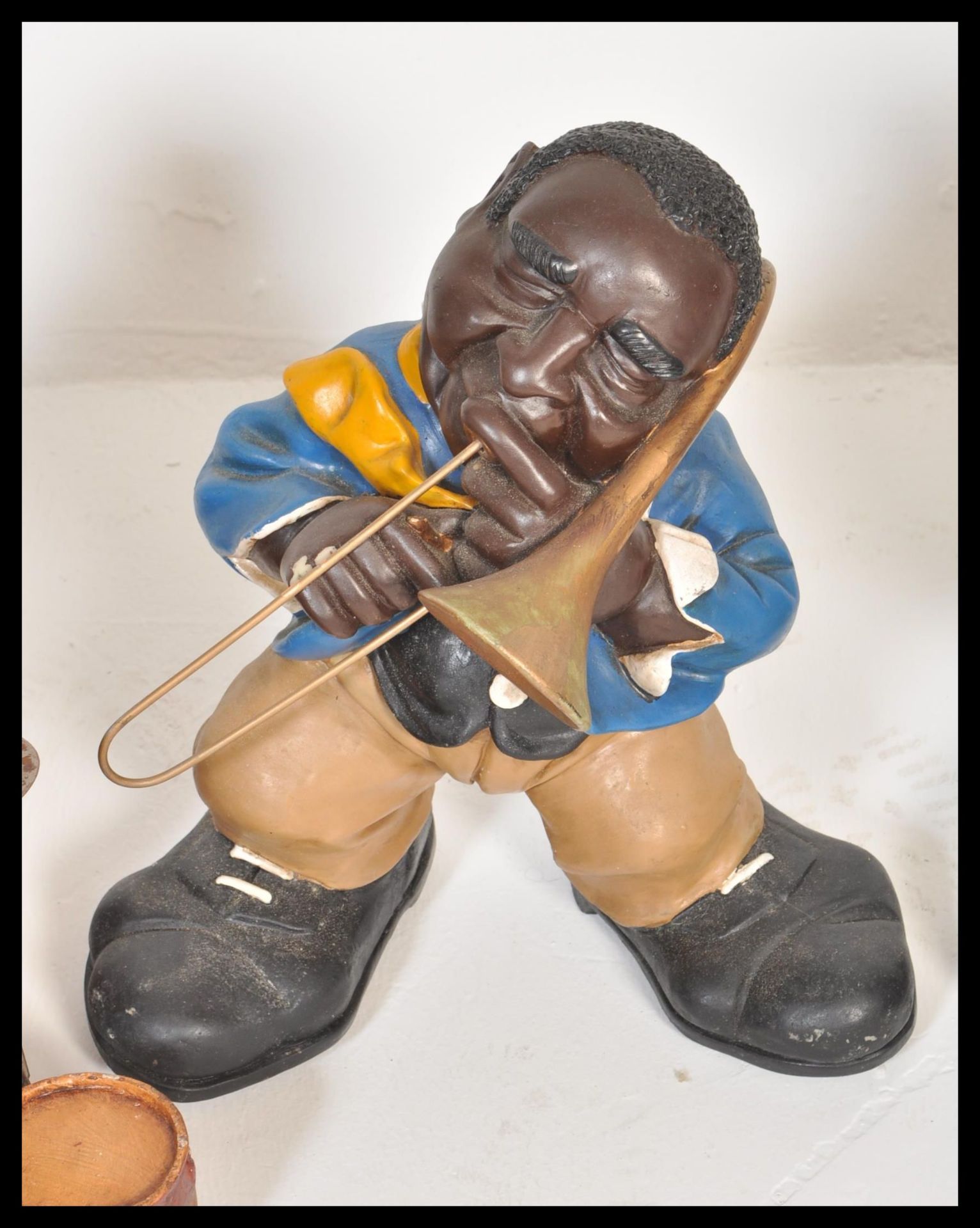 A retro 20th century resin cast and painted negro jazz musician band comprising 4 pieces to - Bild 5 aus 7