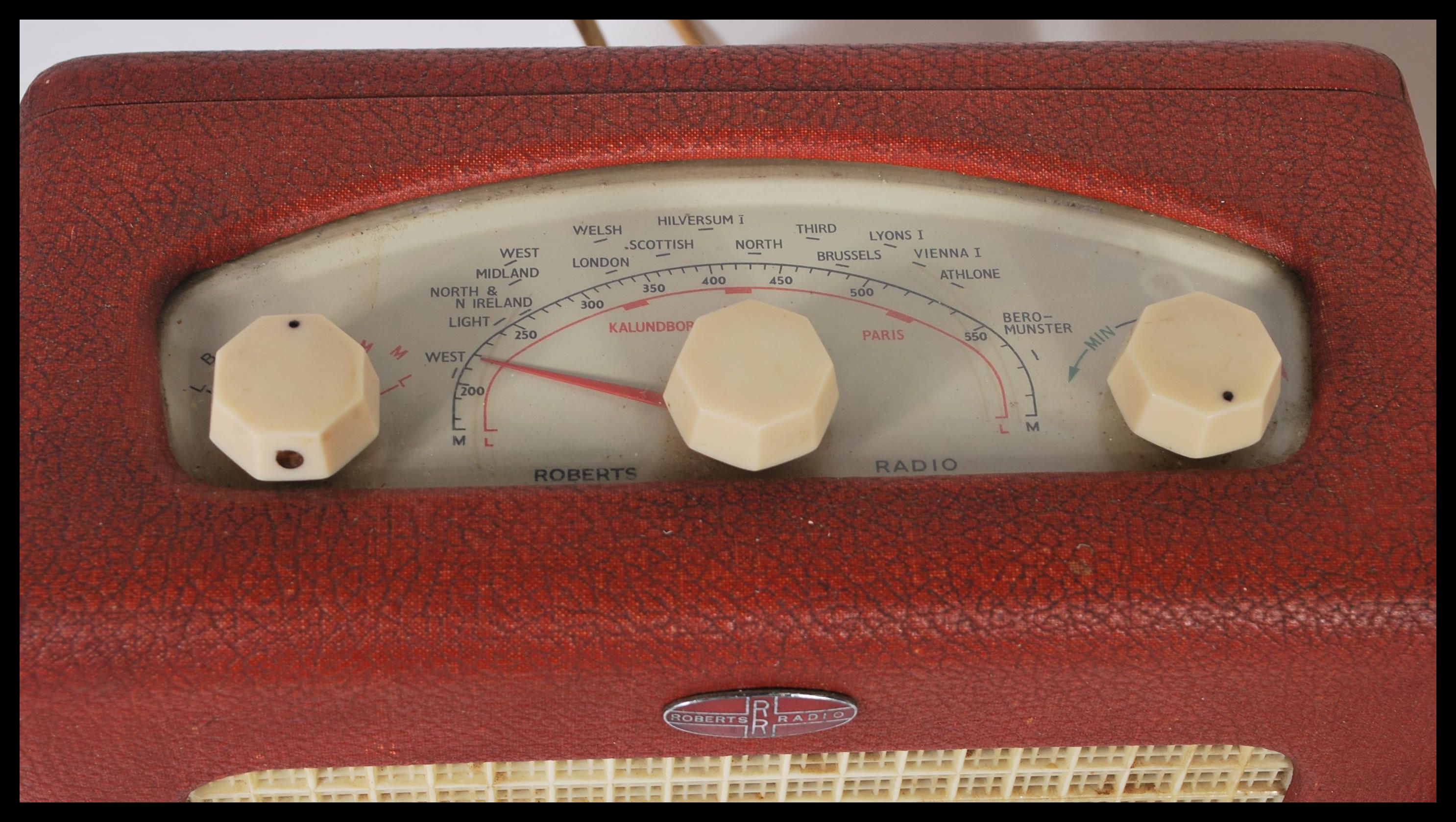 A collection of vintage and retro items to include a red vinyl Roberts radio, a Smiths alarm - Image 3 of 6