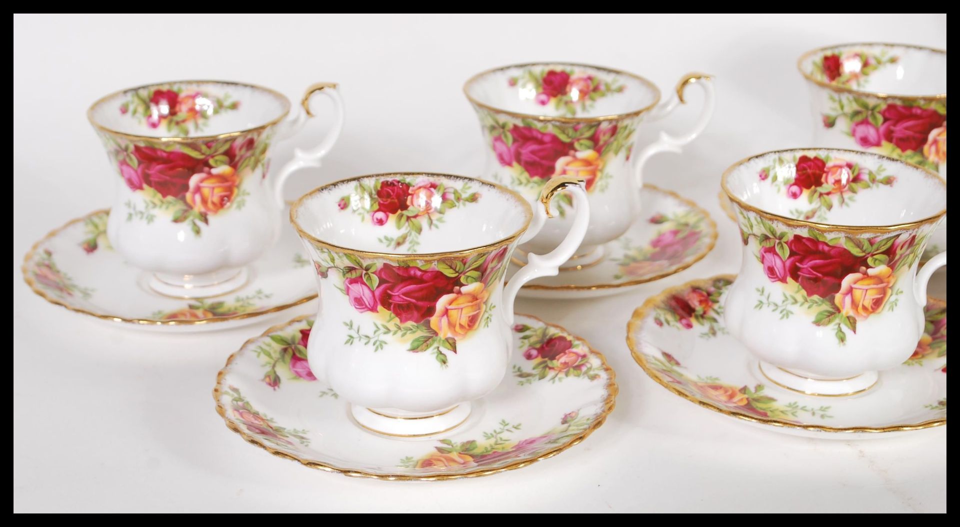 A vintage mid 20th Century bone China 1st issue Royal Albert " Old Country Roses " coffee set for - Bild 2 aus 5