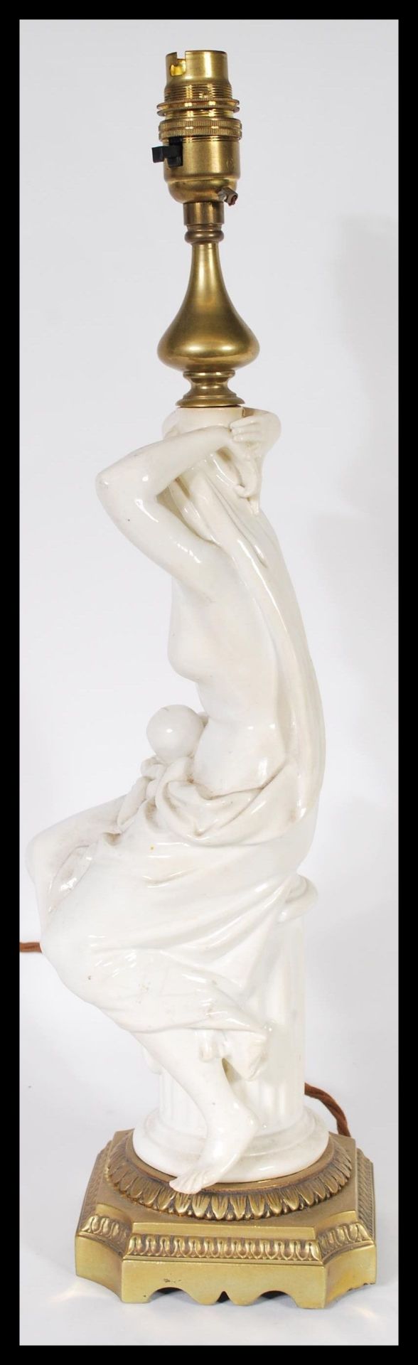 A 19th century Victorian table lamp centerpiece  having a white glazed nude figurine in classical - Bild 9 aus 11