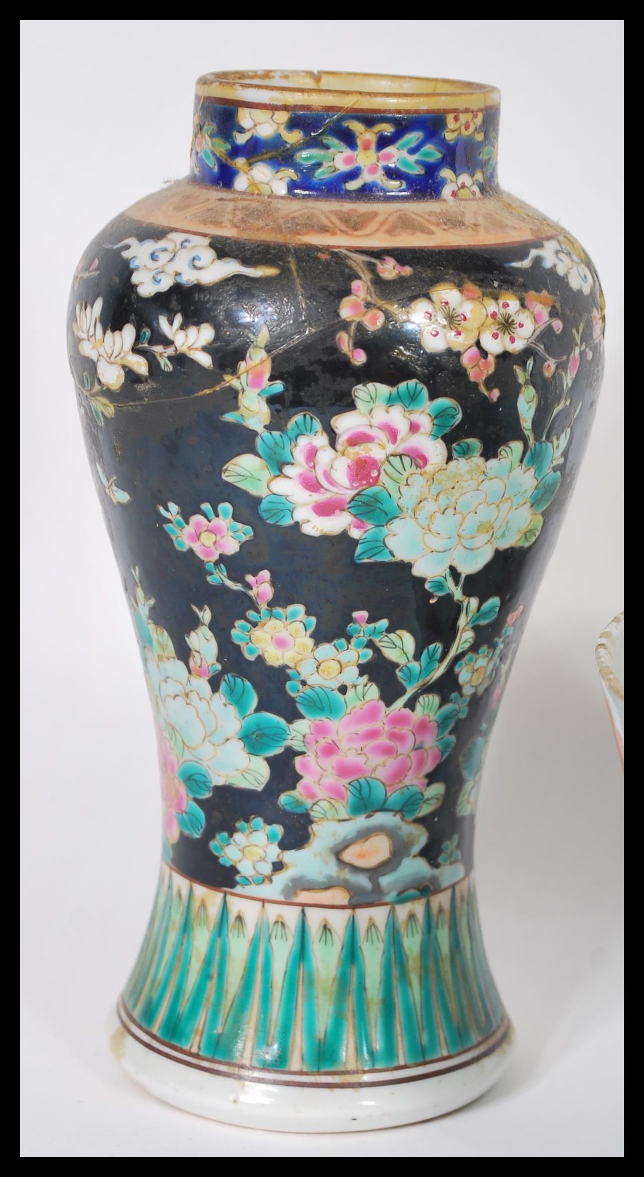 A collection of 19th Century Chinese ceramics to include a pedestal bowl with painted decoration - Image 2 of 7