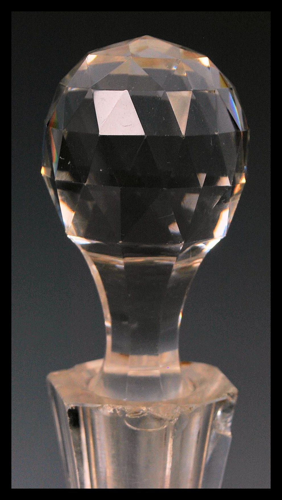 An early 20th Century Edwardian glass decanter and bowl set consisting of tall faceted glass - Image 4 of 5