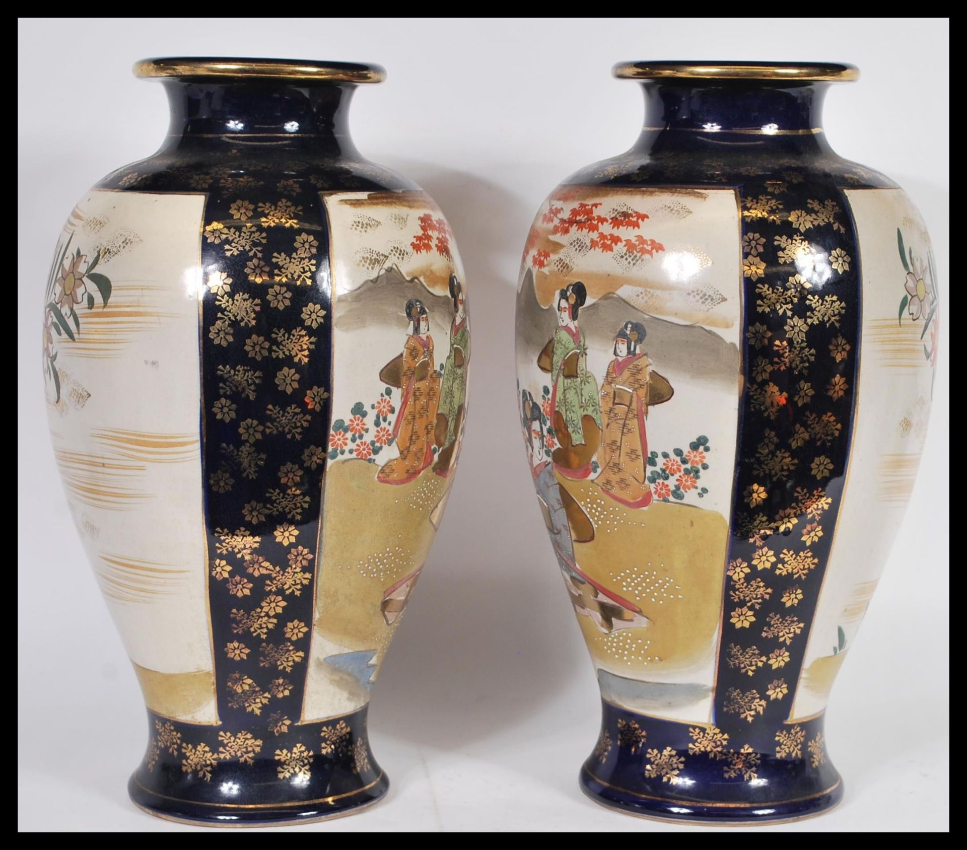 A large pair of Japanese early 20th century baluster vases, each with decorative Geisha scenes and - Bild 2 aus 4
