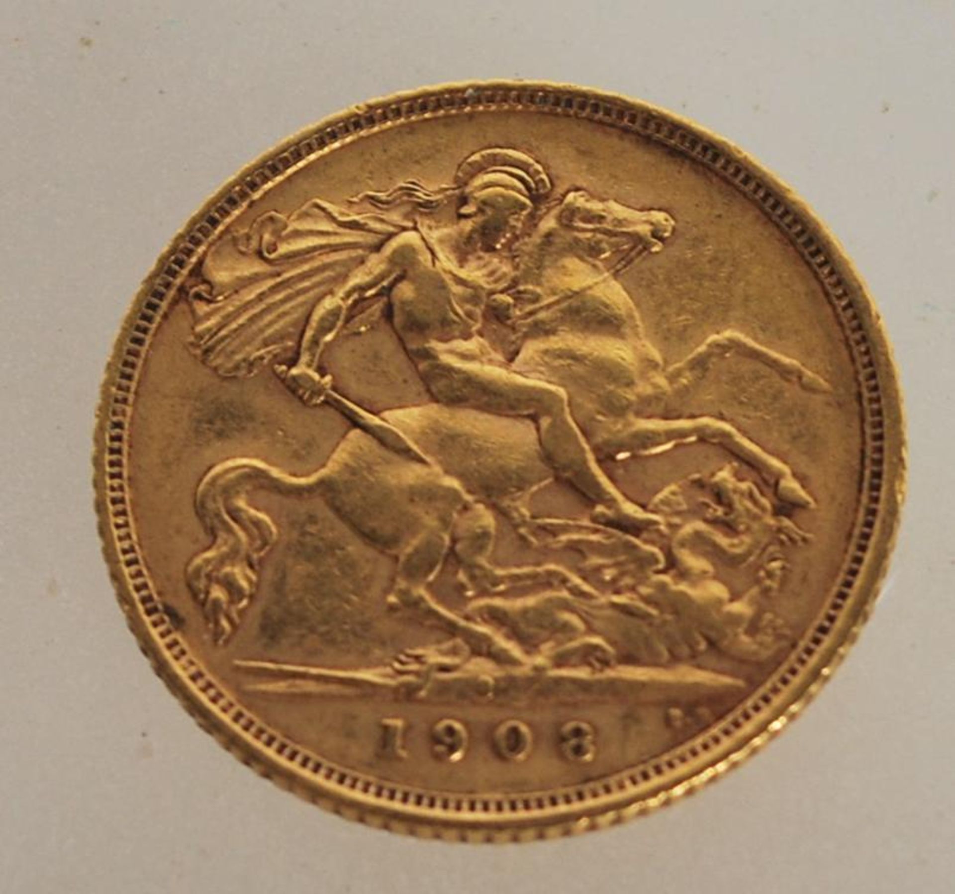 An early 20th Century Edwardian half sovereign dating to 1902. Weight 3.9g. - Bild 2 aus 2