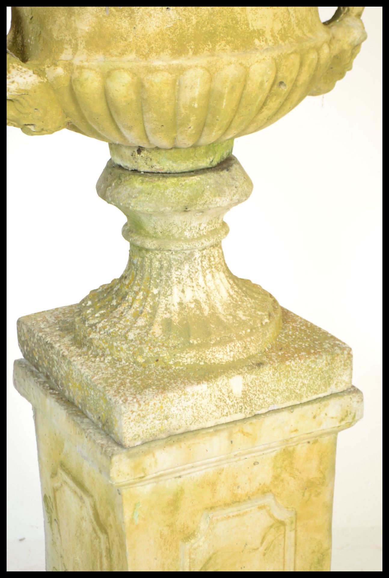 A large  20th Century well weathered stone garden planter campana  urn raised on square column - Bild 4 aus 7