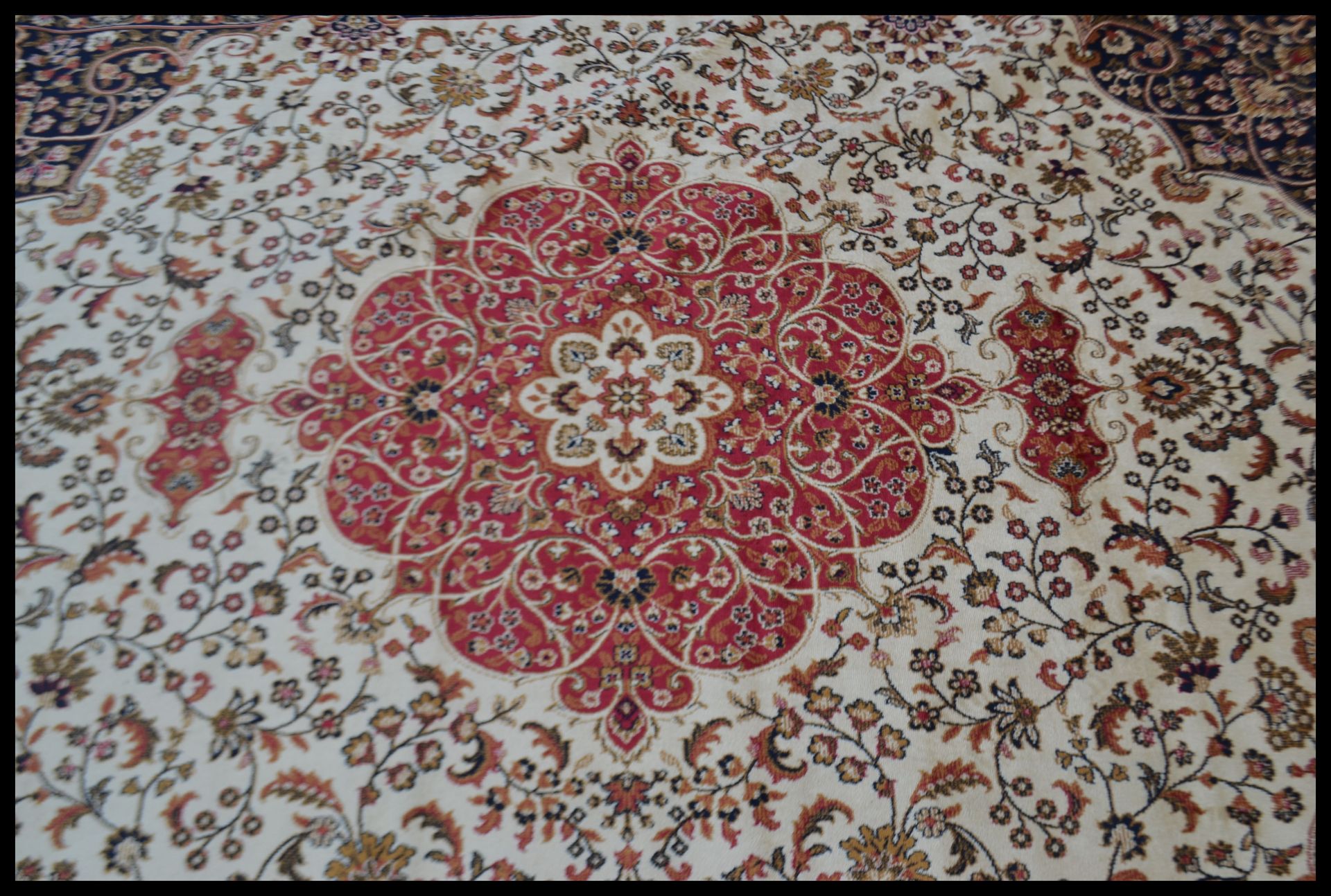 A large Persian floor carpet Keshan rug having a b - Bild 2 aus 4