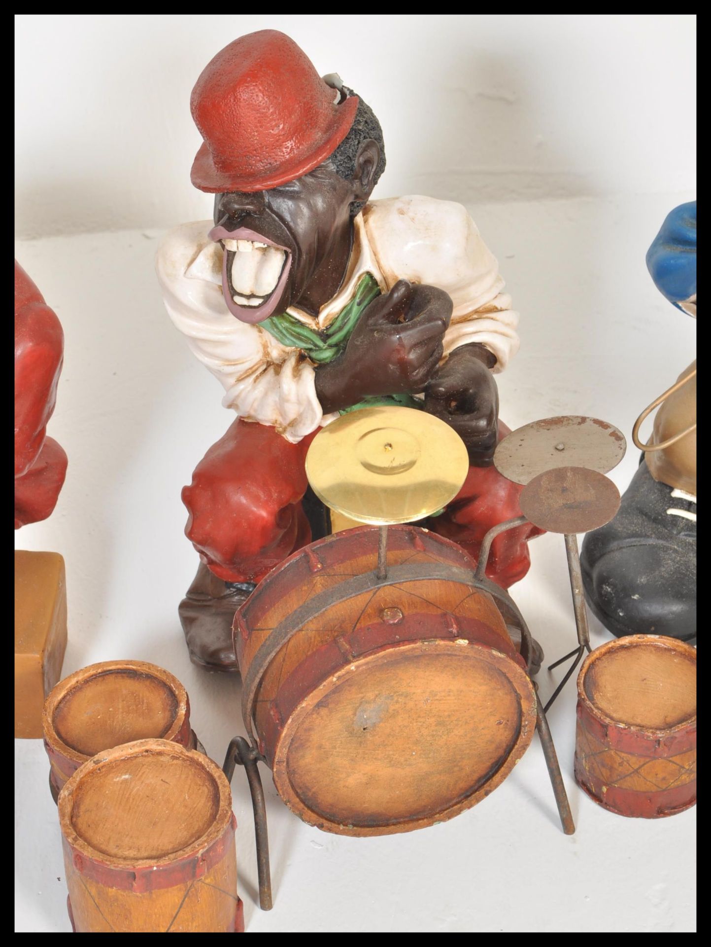 A retro 20th century resin cast and painted negro jazz musician band comprising 4 pieces to - Bild 4 aus 7