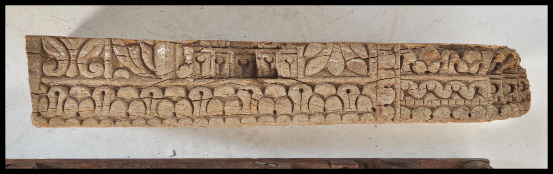 A selection of 20th Century carved oak wooden beams / blocks carved with patterned decoration - Bild 3 aus 5