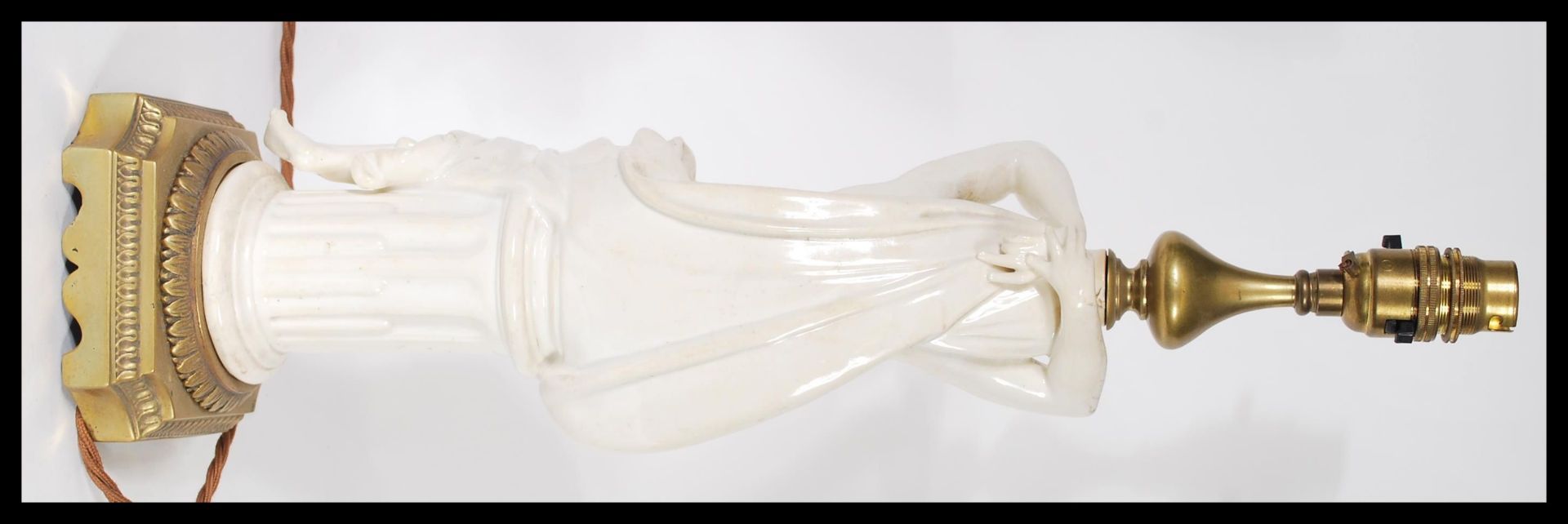 A 19th century Victorian table lamp centerpiece  having a white glazed nude figurine in classical - Bild 10 aus 11