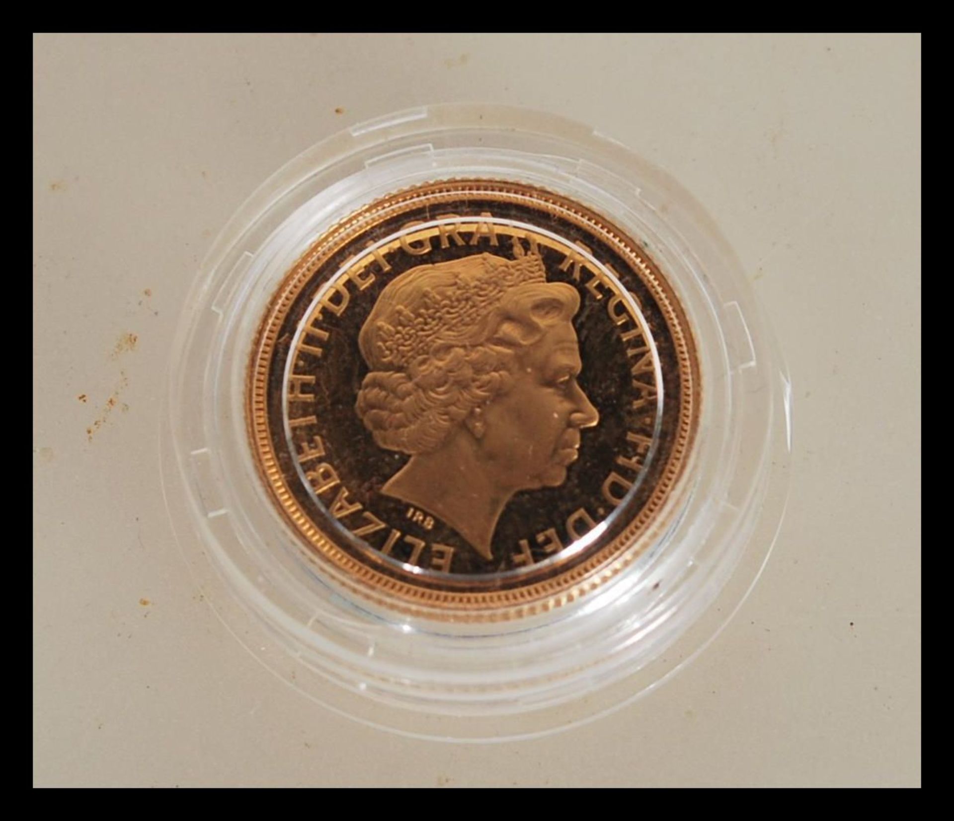 A 22ct gold sovereign dated 1999 with George and the dragon to one side and Elizabeth II facing