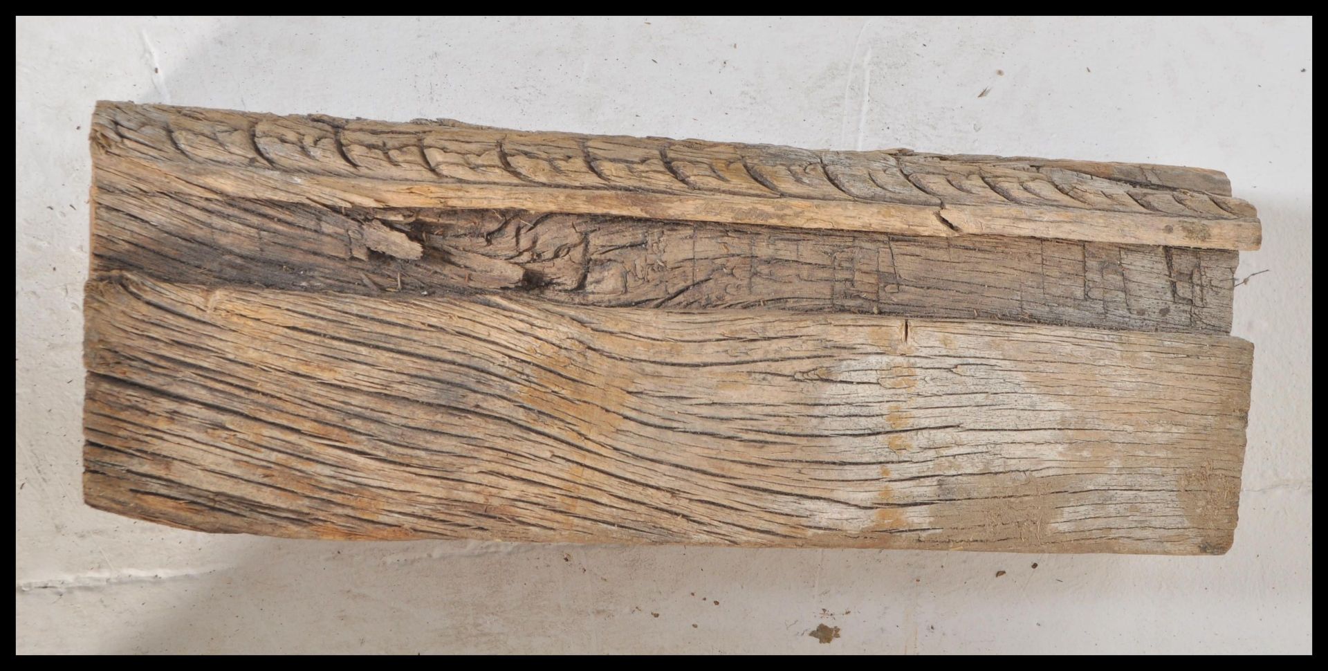 A selection of 20th Century carved oak wooden beams / blocks carved with patterned decoration - Bild 2 aus 5