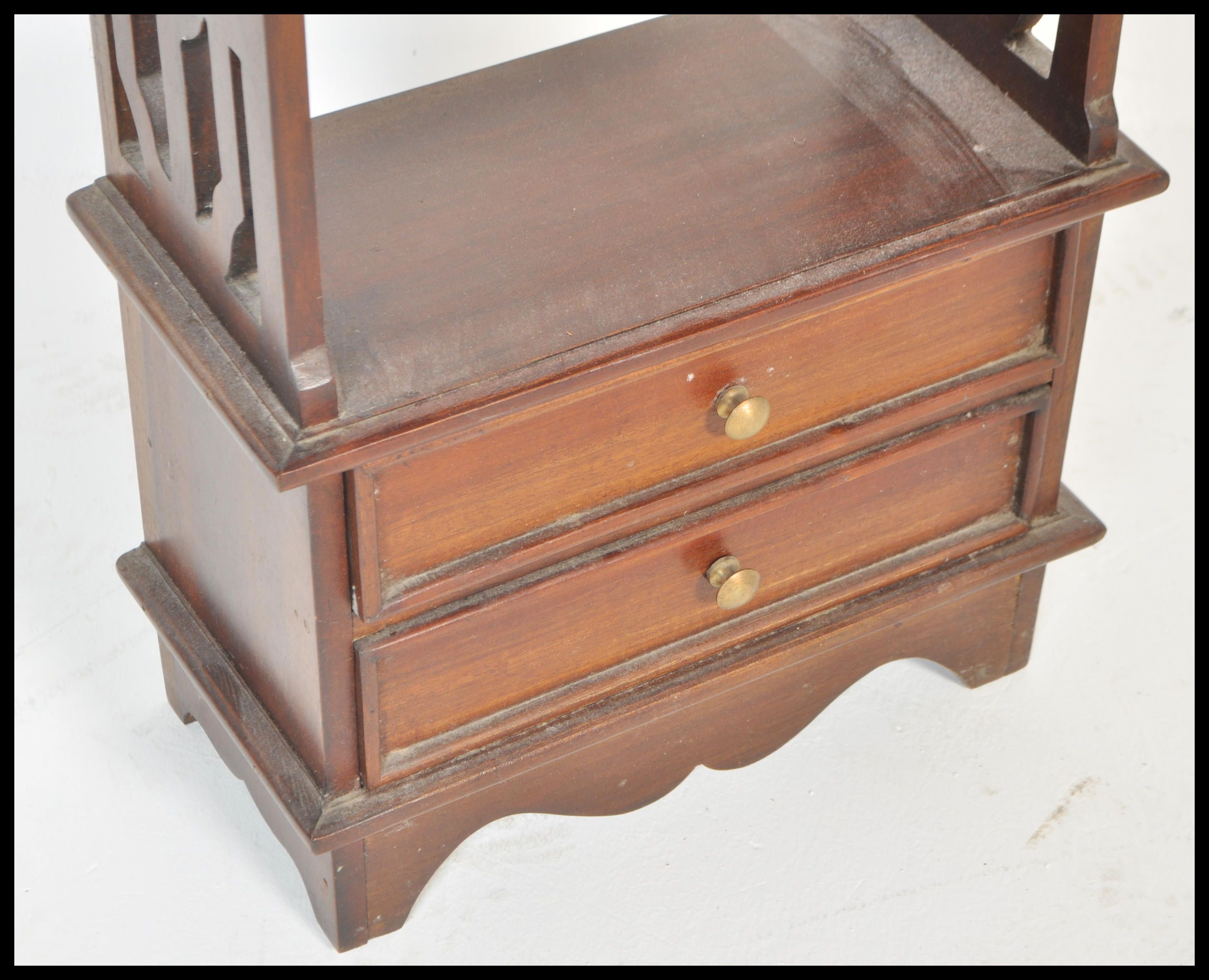A 19th Century Victorian mahogany whatnot bookcase having a set of four shelves over twin drawer - Image 3 of 7