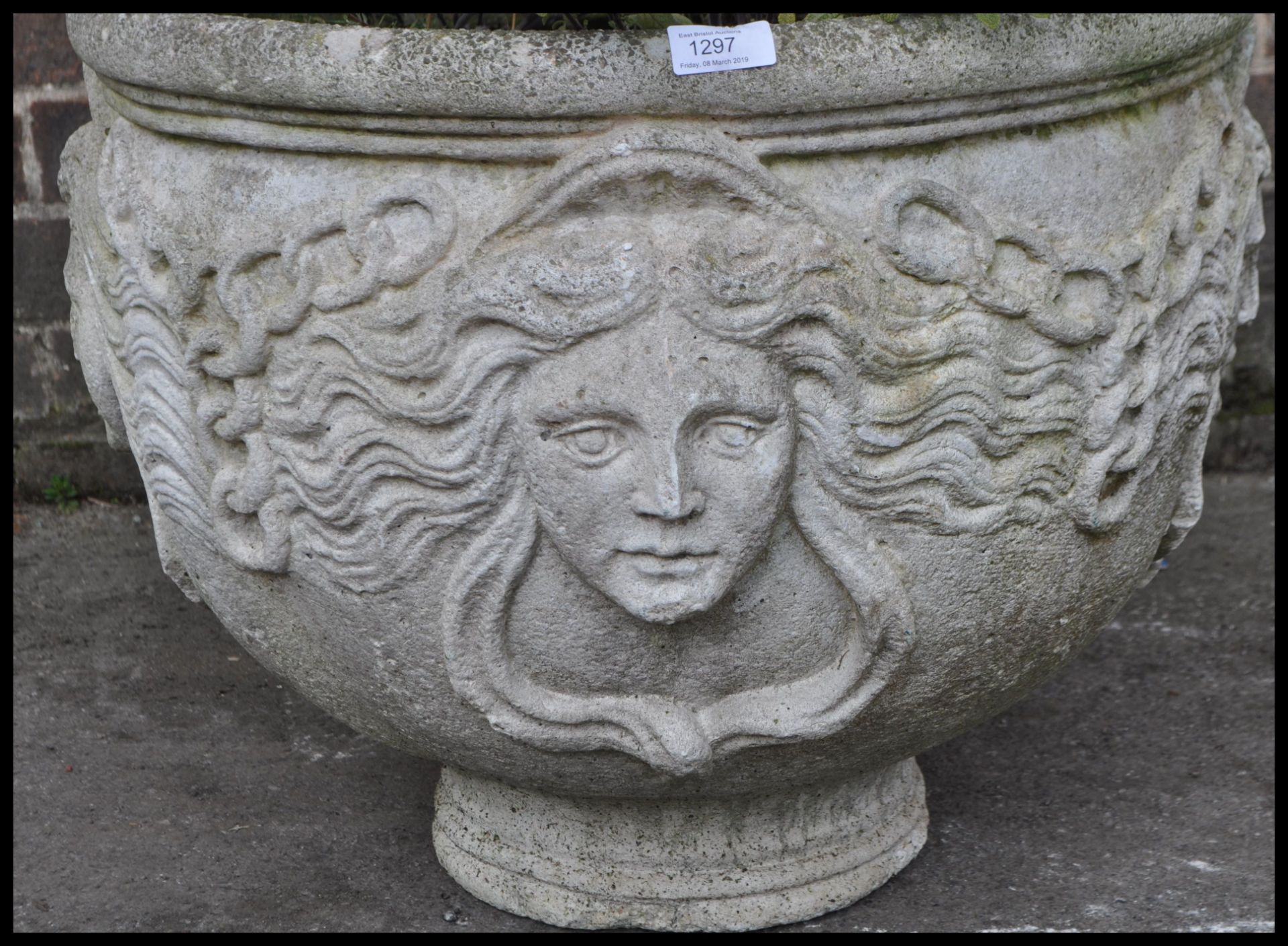 A vintage 20th century antique style reconstituted garden stone, the planter having human face - Bild 2 aus 4