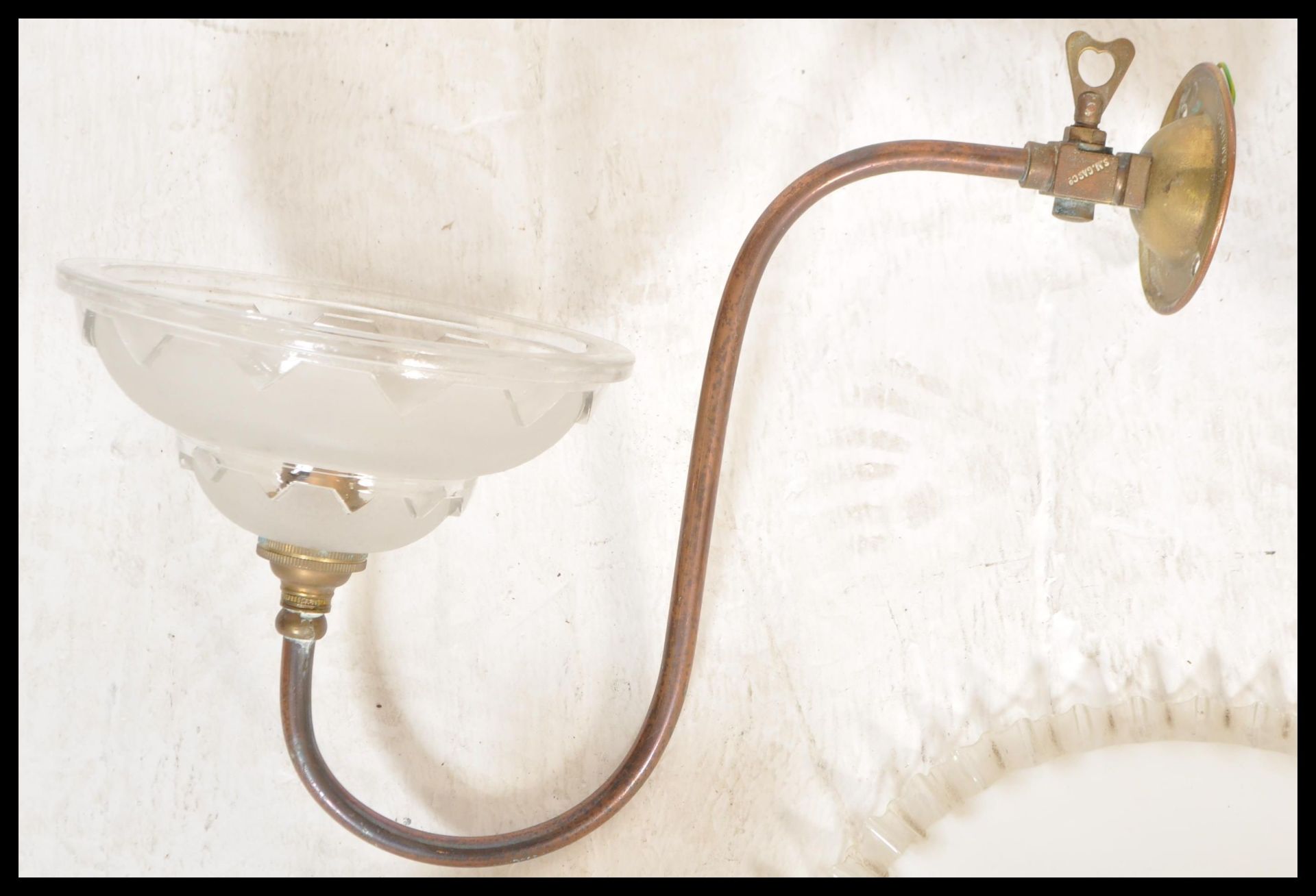 An early 20th century milk glass rise and fall chandelier light together with a pair of brass s- - Bild 2 aus 5