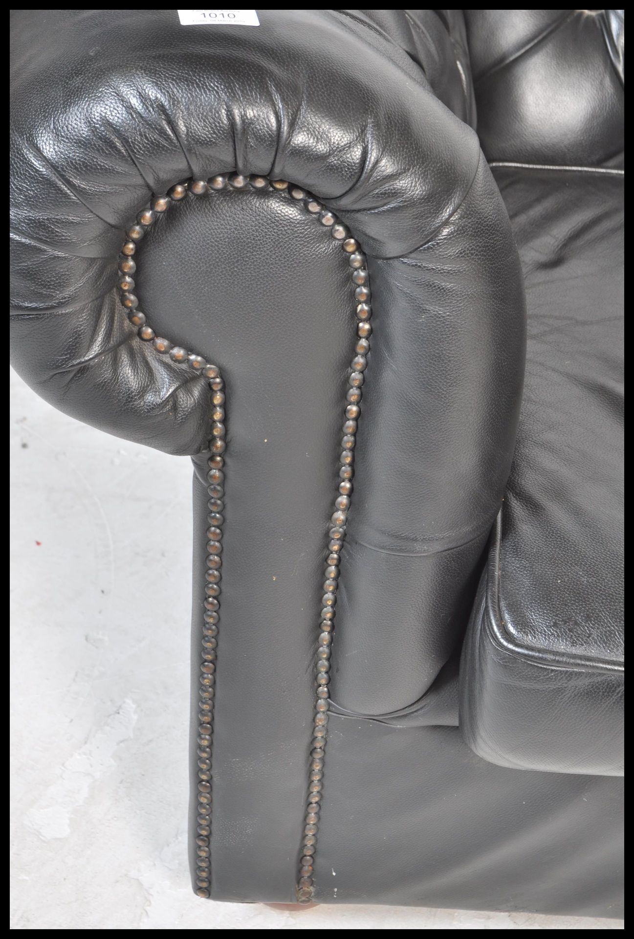 A contemporary black leather button back three seater Chesterfield sofa with button back and - Image 5 of 5