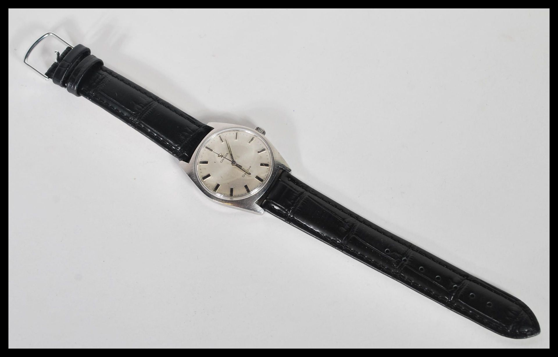 A vintage Omega Geneve waterproof watch having a silvered dial with silver baton numerals and - Bild 3 aus 4