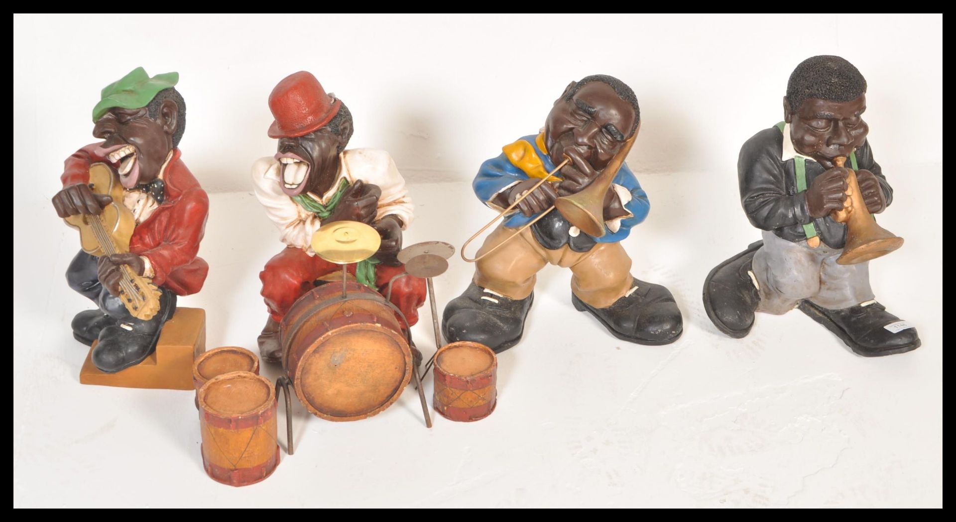 A retro 20th century resin cast and painted negro jazz musician band comprising 4 pieces to - Bild 2 aus 7