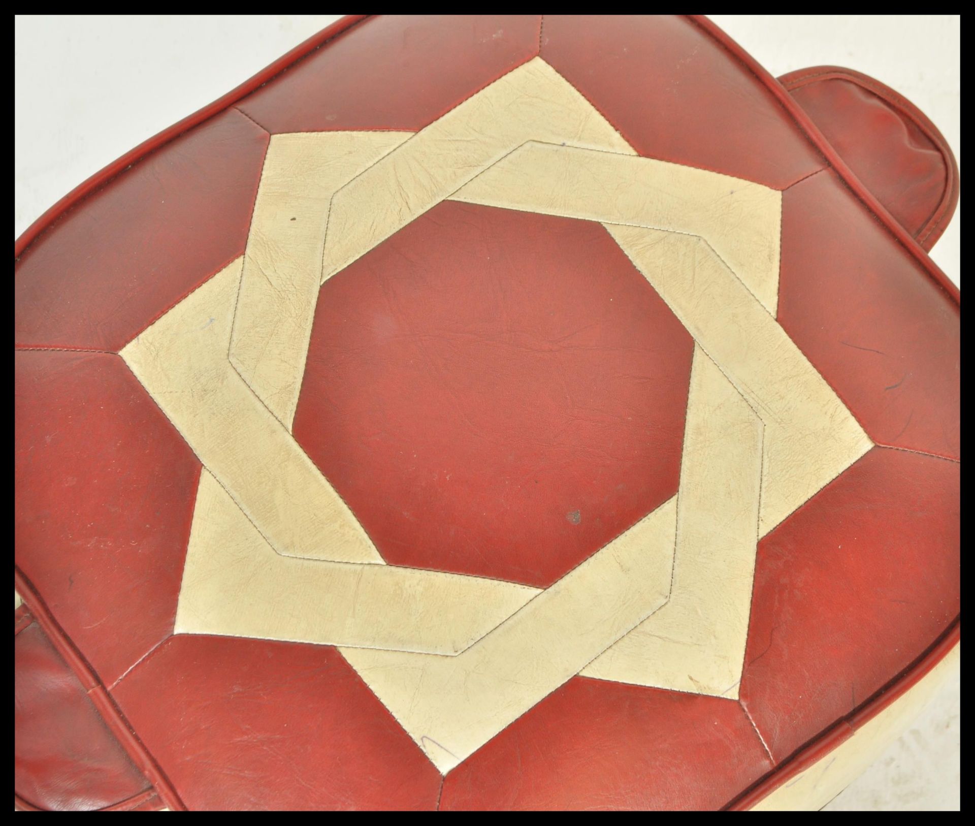 A retro mid century two tone vinyl panel stitched pouffe, having a geometric design to the top. - Bild 3 aus 4