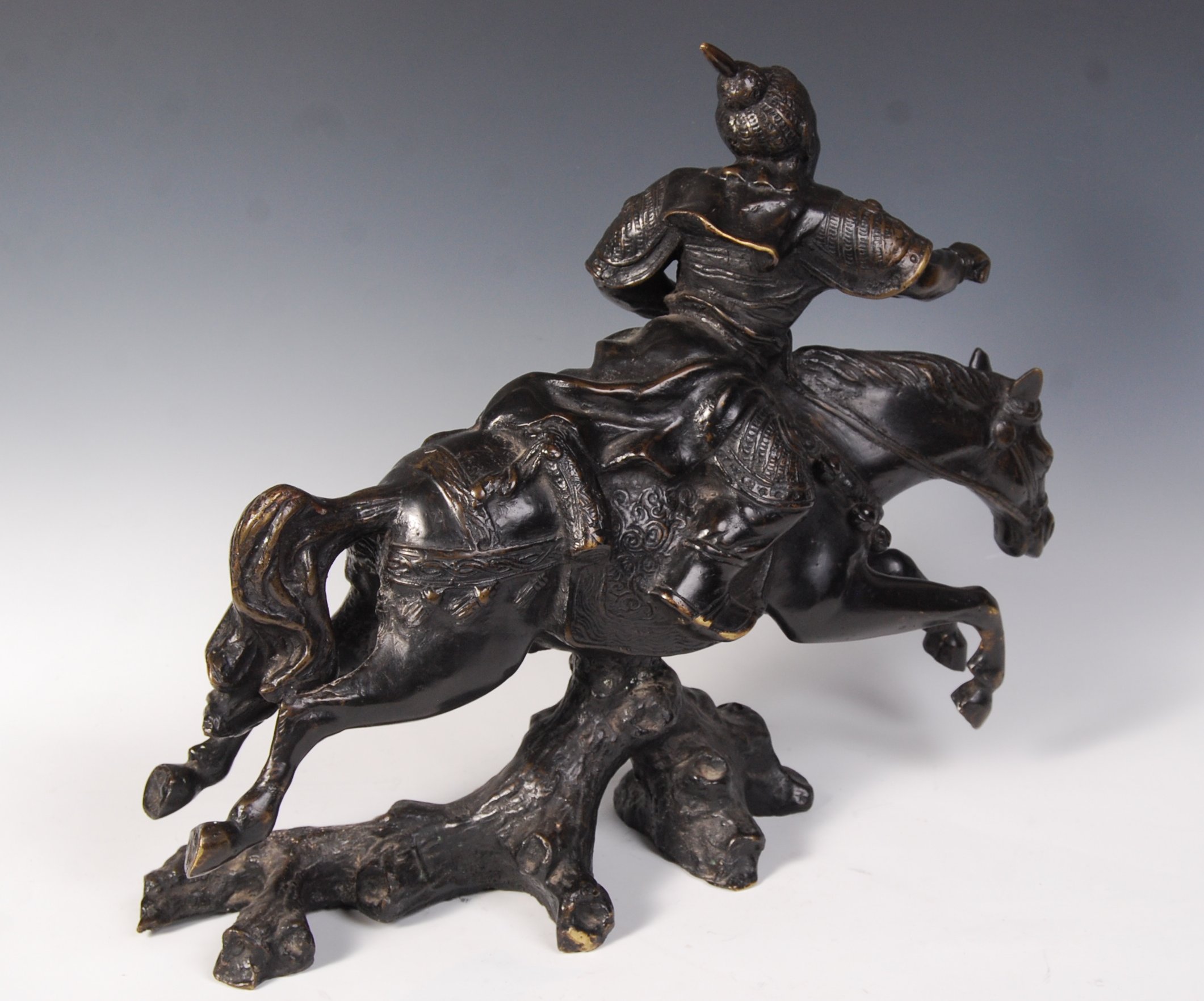 CHINESE BRONZE STATUE OF WARRIOR GOD GUAN ON HORSE - Image 5 of 6