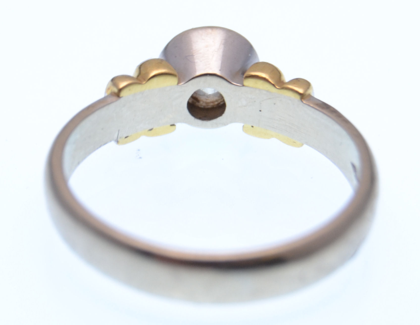 18CT GOLD AND DIAMOND SOLITAIRE RING - Image 3 of 4