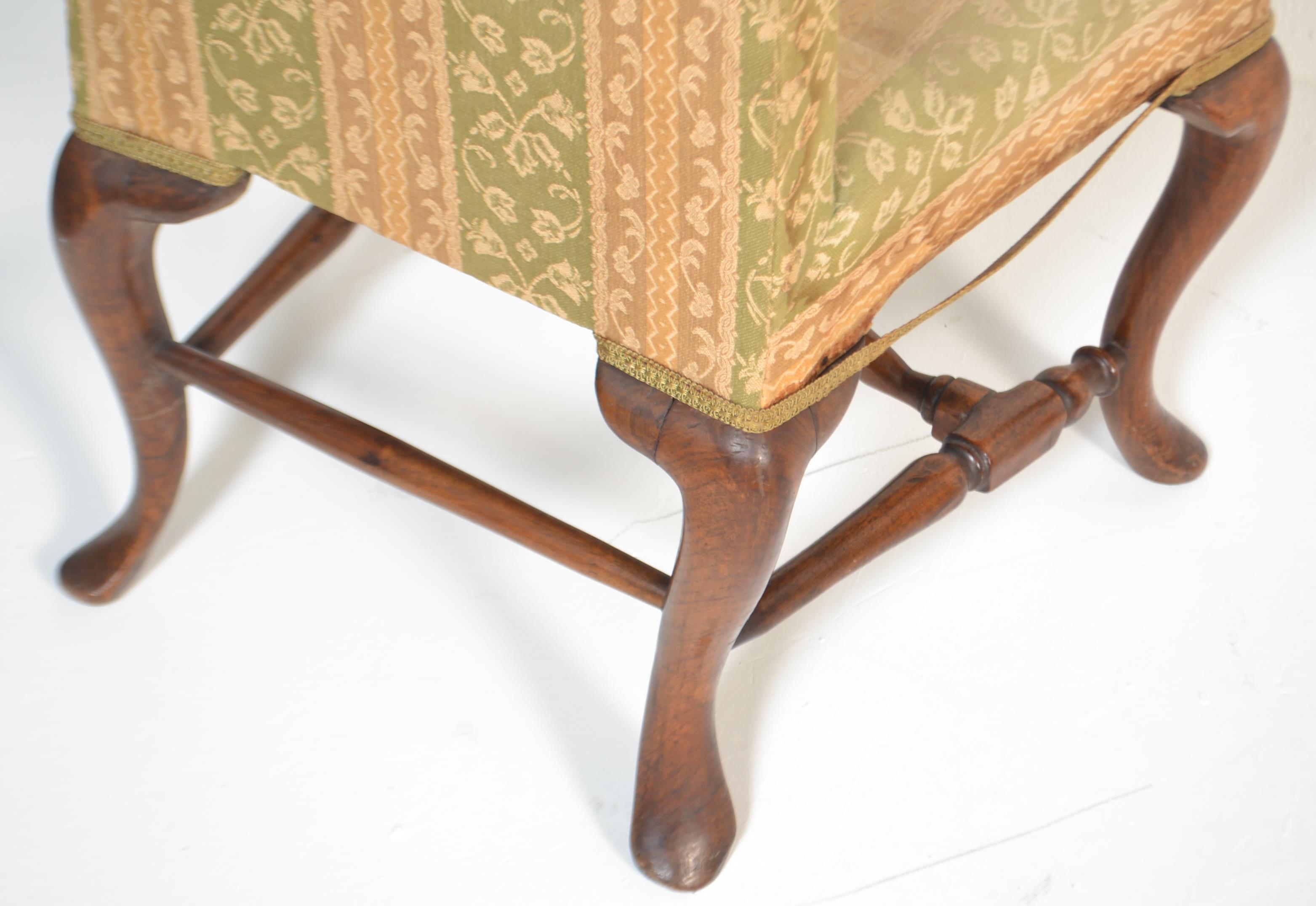 A 17TH CENTURY WALNUT HIGH BACK SINGLE / STANDARD - Image 4 of 4