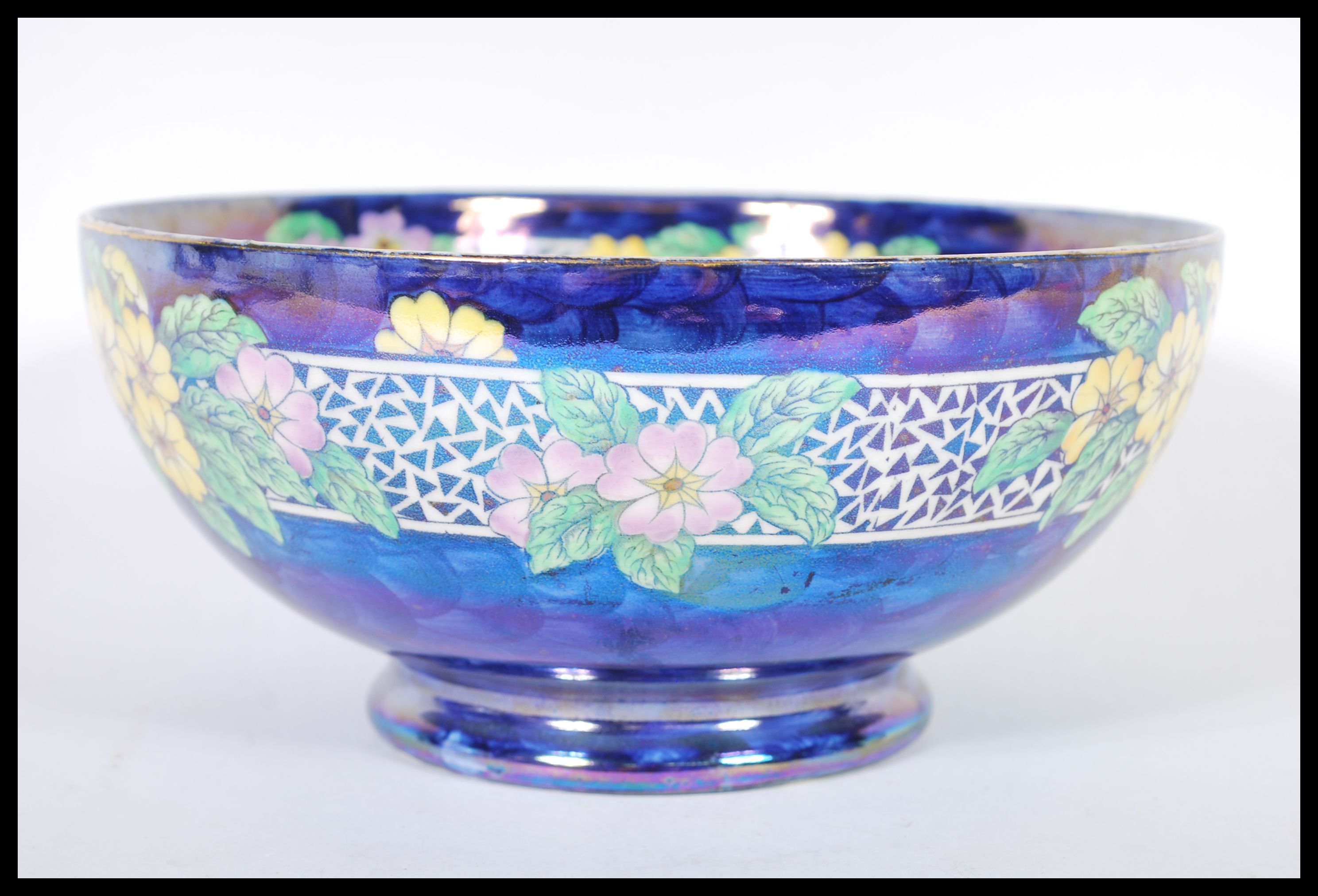 A vintage early 20th century Mailing lustre bowl in the Primrose pattern 6403. Raised on small - Image 6 of 8