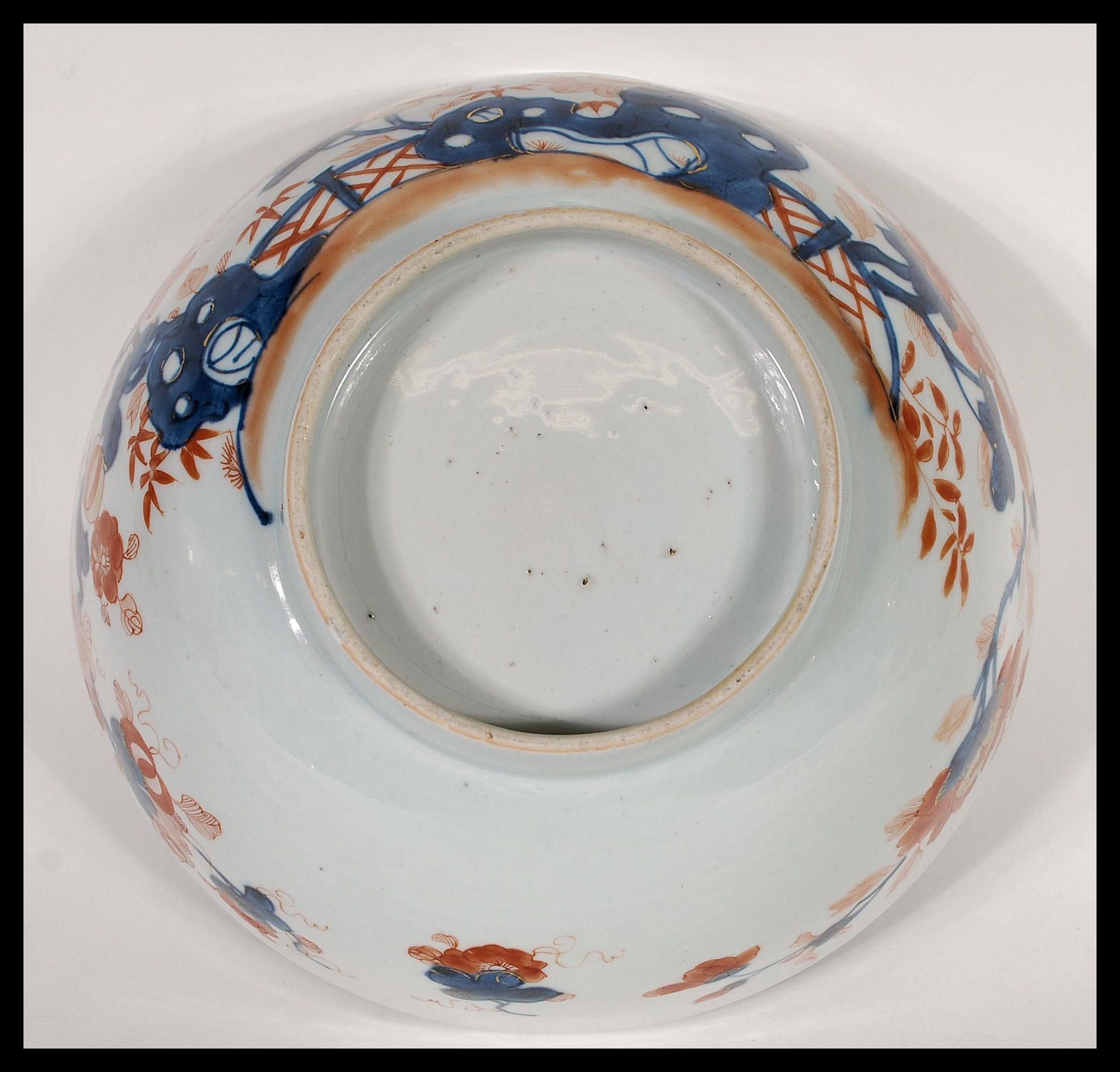 An 18th Century Chinese Imari pattern centerpiece bowl having hand gilded decoration with central - Image 5 of 5