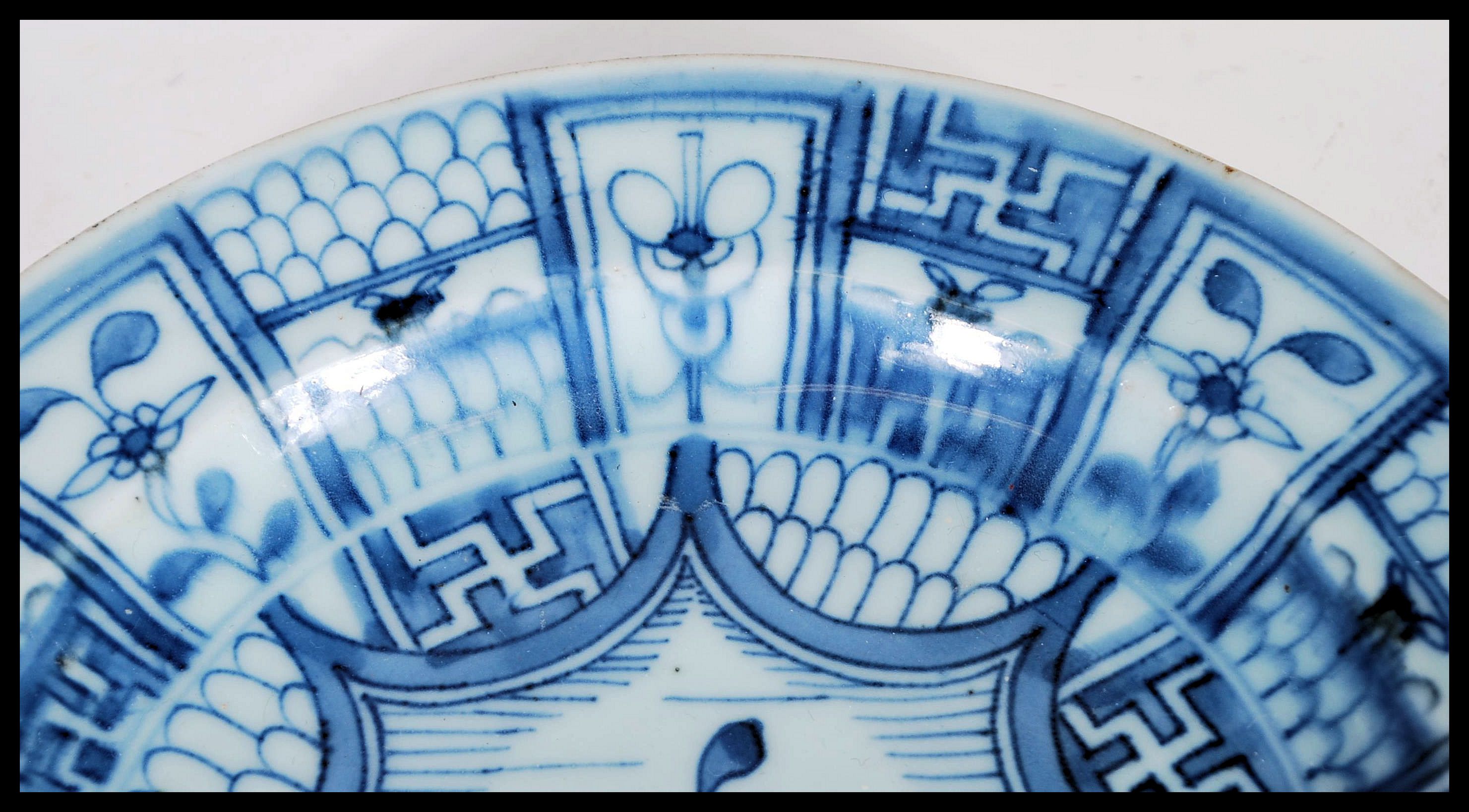 An 18th century Qing Dynasty blue and white glazed Chinese plate having a central starburst panel - Image 2 of 5