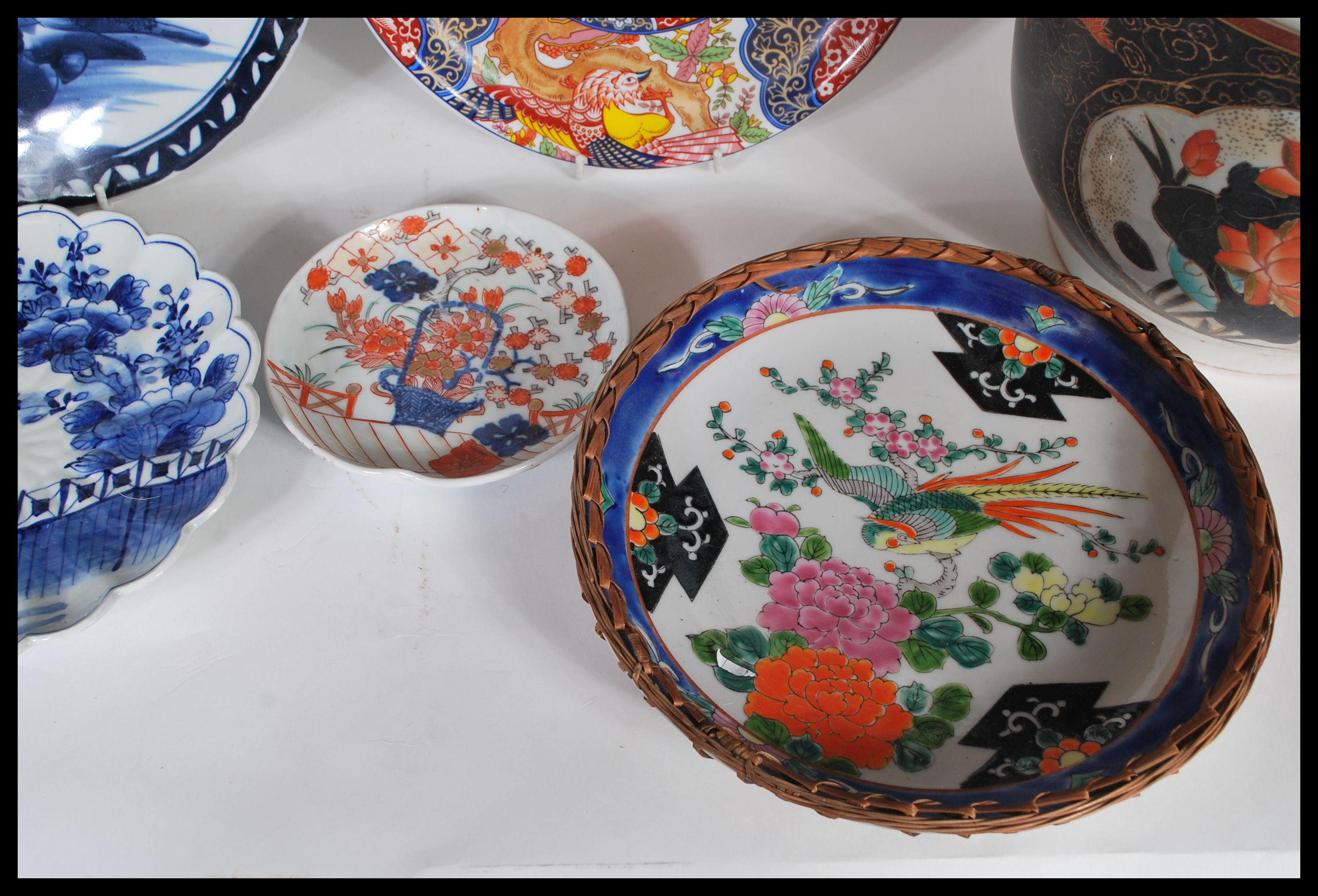 A collection of Chinese and Japanese ceramics to include a large planter decorated with peonies, - Image 4 of 9