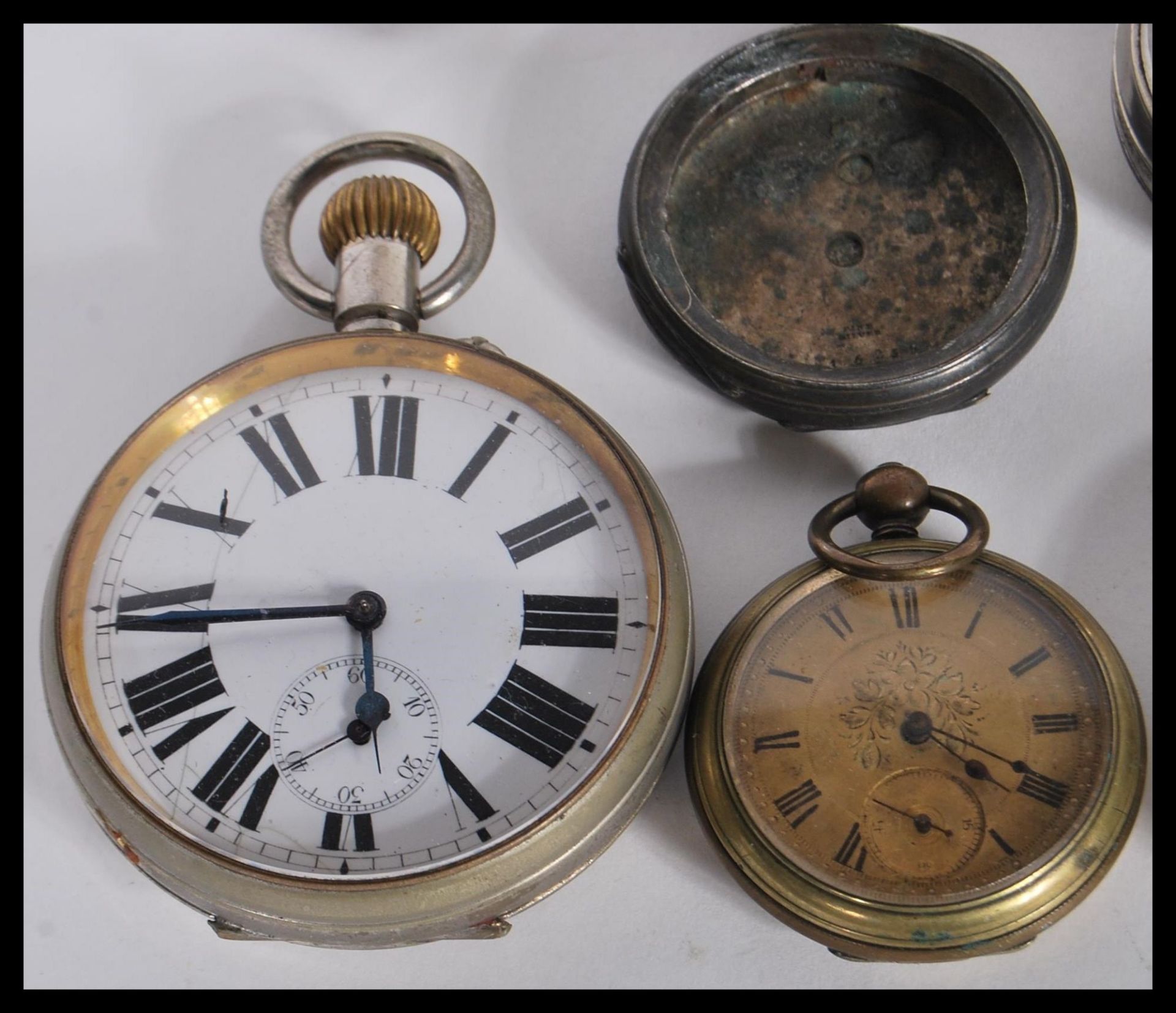 A collection of vintage pocket watches to include a stop watch with a white enamelled face and - Bild 4 aus 4