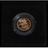 A Royal Mint 1979 22ct gold full sovereign coin complete in coin capsule and fitted case. Weighs 7.