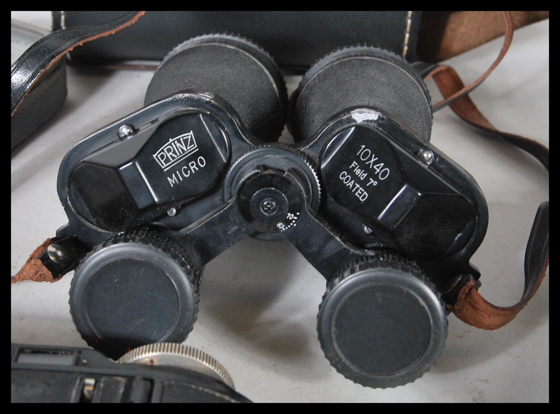 A collection of vintage 20th Century cameras to include a Vauxhall folding bellows camera, cased - Bild 3 aus 6