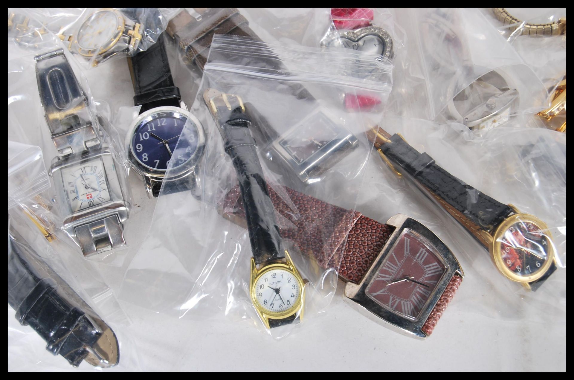 A good selection of vintage ladies wrist watches of many different forms including Sekonda, Elco, - Bild 3 aus 6