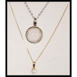 A stamped 9k gold necklace chain having a cultured pearl pendant (weight approx 1.0g) along with a