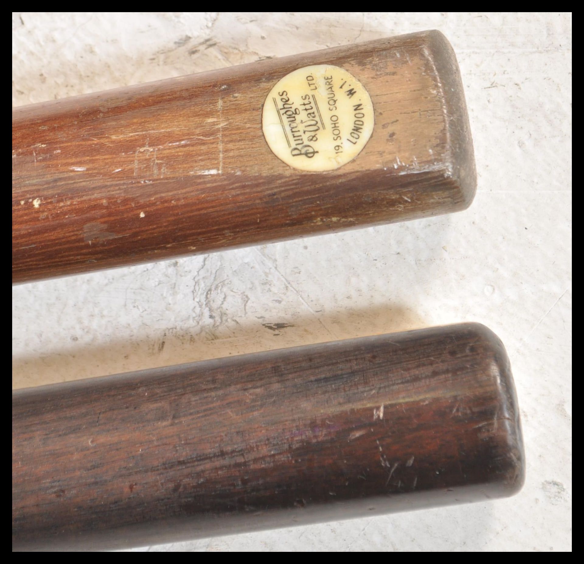 A collection of three vintage 20th Century Snooker / Billiards cues to include a  Joe Davis ' - Bild 5 aus 6