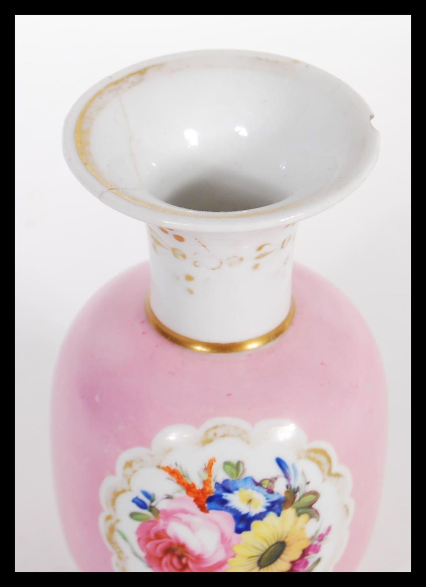 An early 19th Century Georgian Chamberlain Worcester vase of small proportions having a powder - Bild 3 aus 4