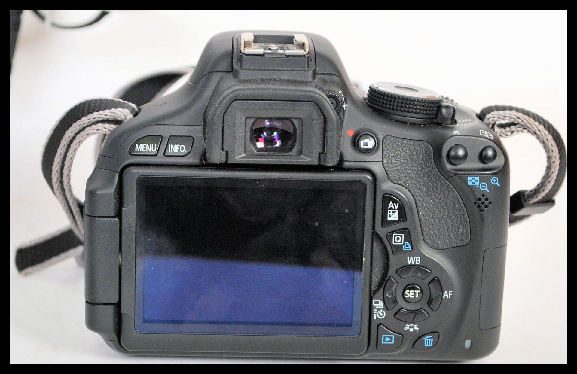 A Canon EOS 600D digital camera in working order, with carry case, charger, power lead, spare - Bild 6 aus 7