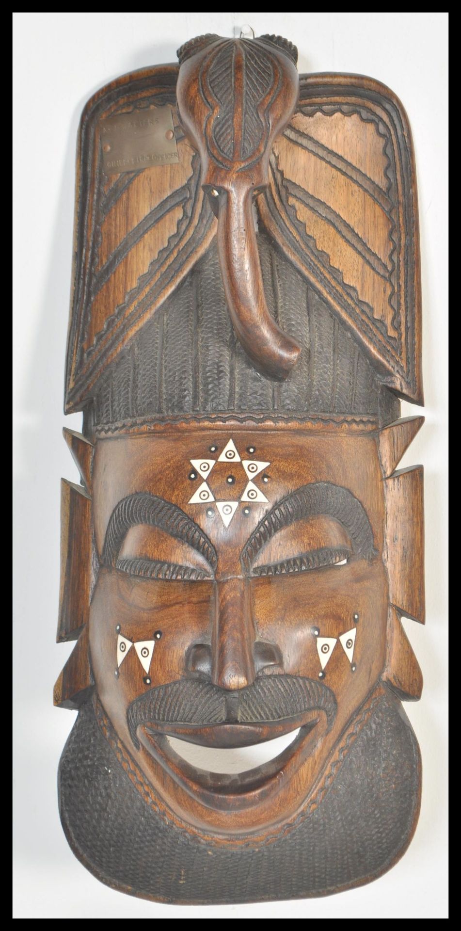 Two 20th Century African carved wooden artifacts to include a large ebony warrior fertility statue - Bild 2 aus 7