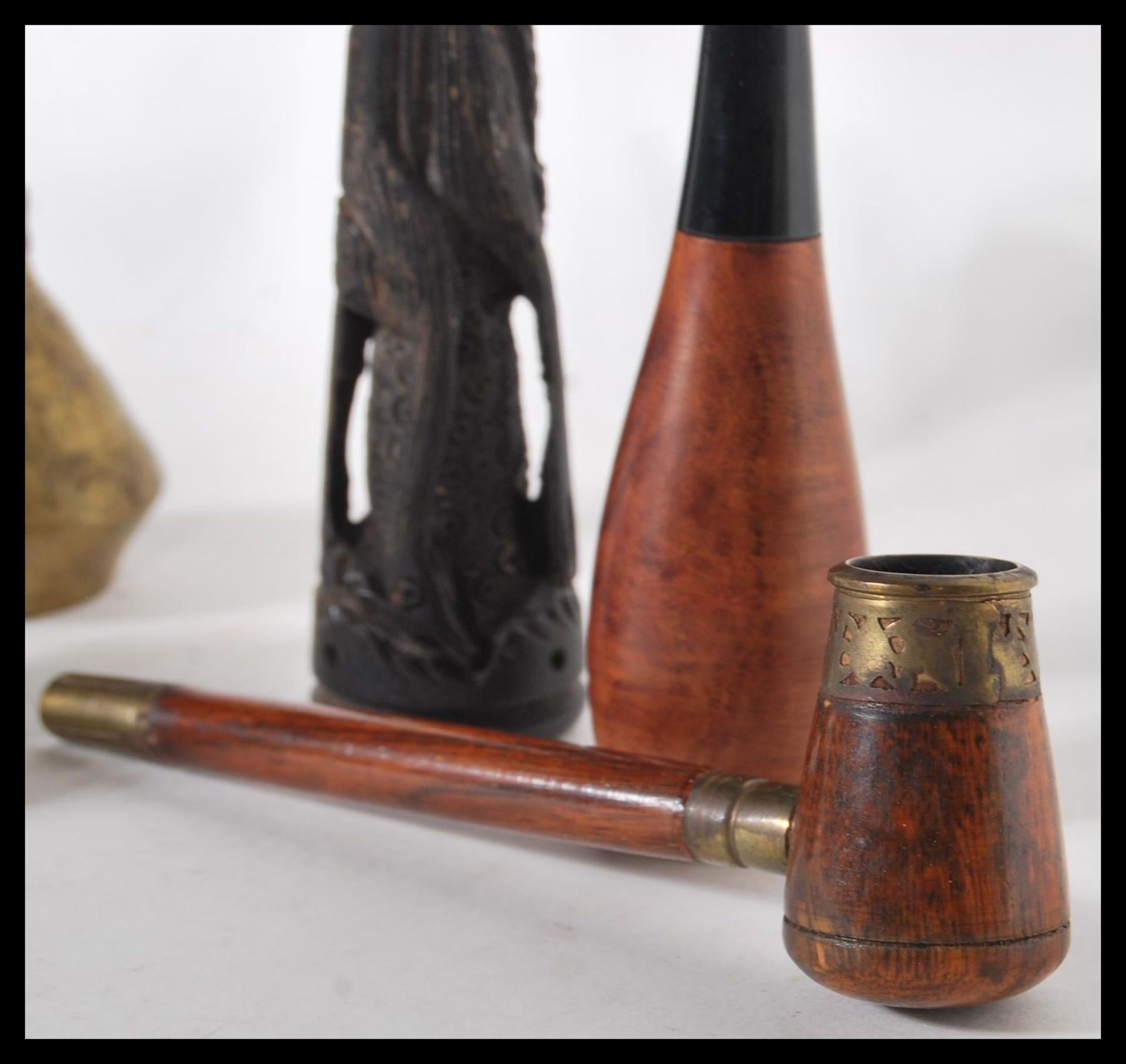 A good collection of antique and early 20th Century smoking tobacco and other pipes to include - Bild 4 aus 5