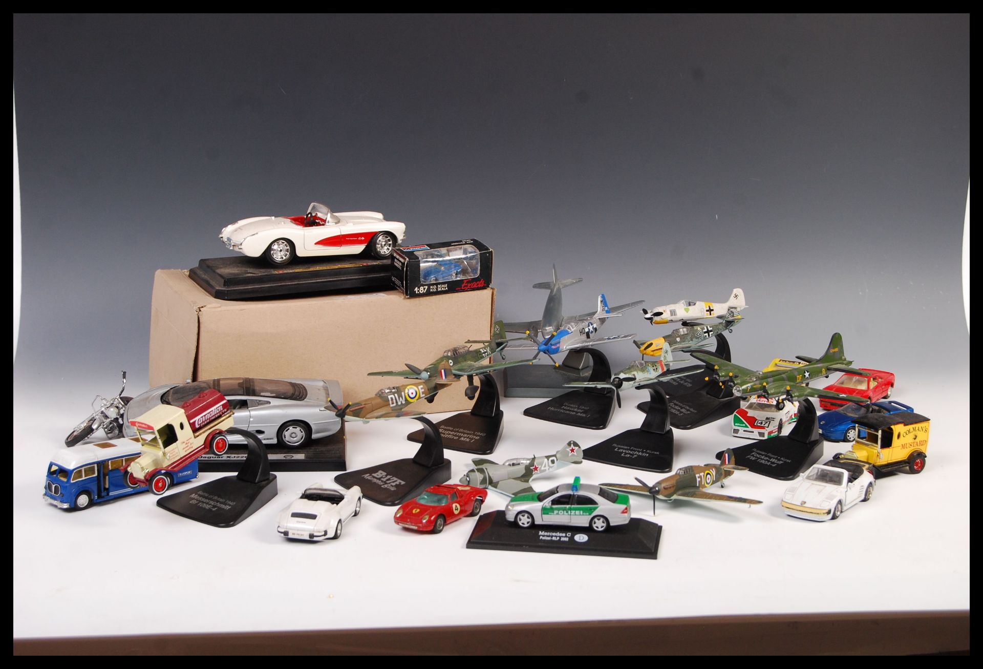 ASSORTED LOOSE SCALE DIECAST MODEL VEHICLES