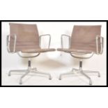 Charles & Ray Eames - Vitra - EA 107 - Aluminium Group - A pair of retro vintage swivel desk /