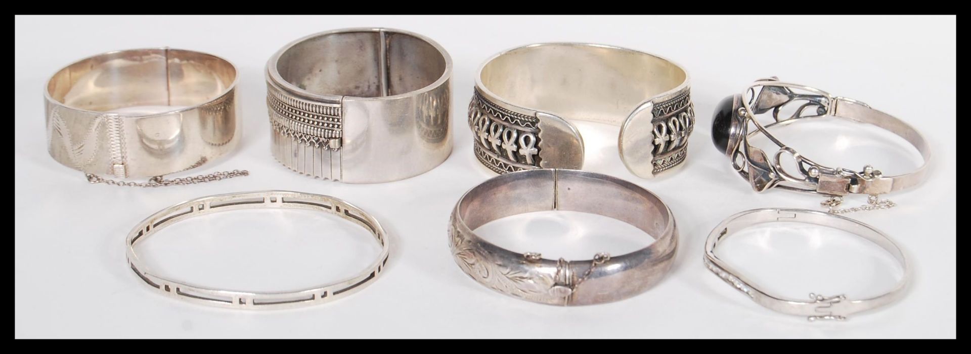 A group of seven silver hallmarked and sterling silver bangle bracelets two include a large - Bild 2 aus 5