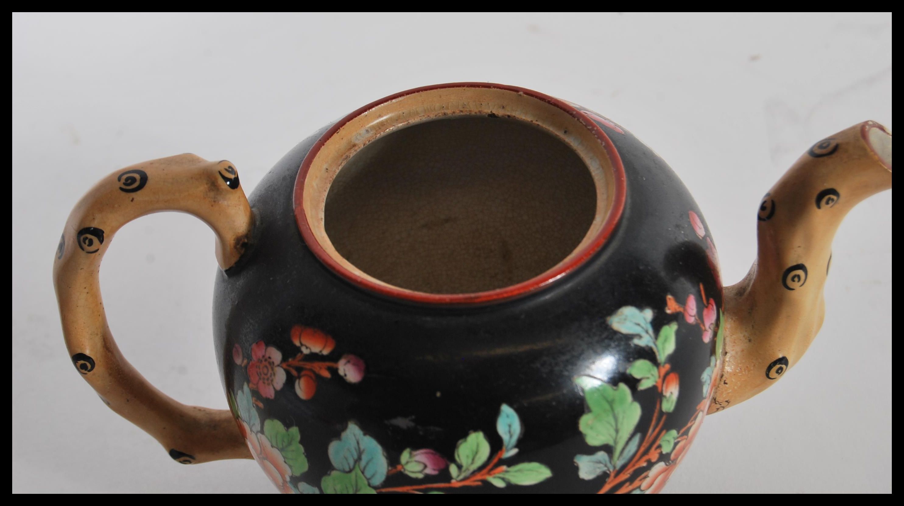 A 19th Century Victorian Wedgwood Etruria black basalt teapot having hand painted chinoiserie floral - Image 5 of 6