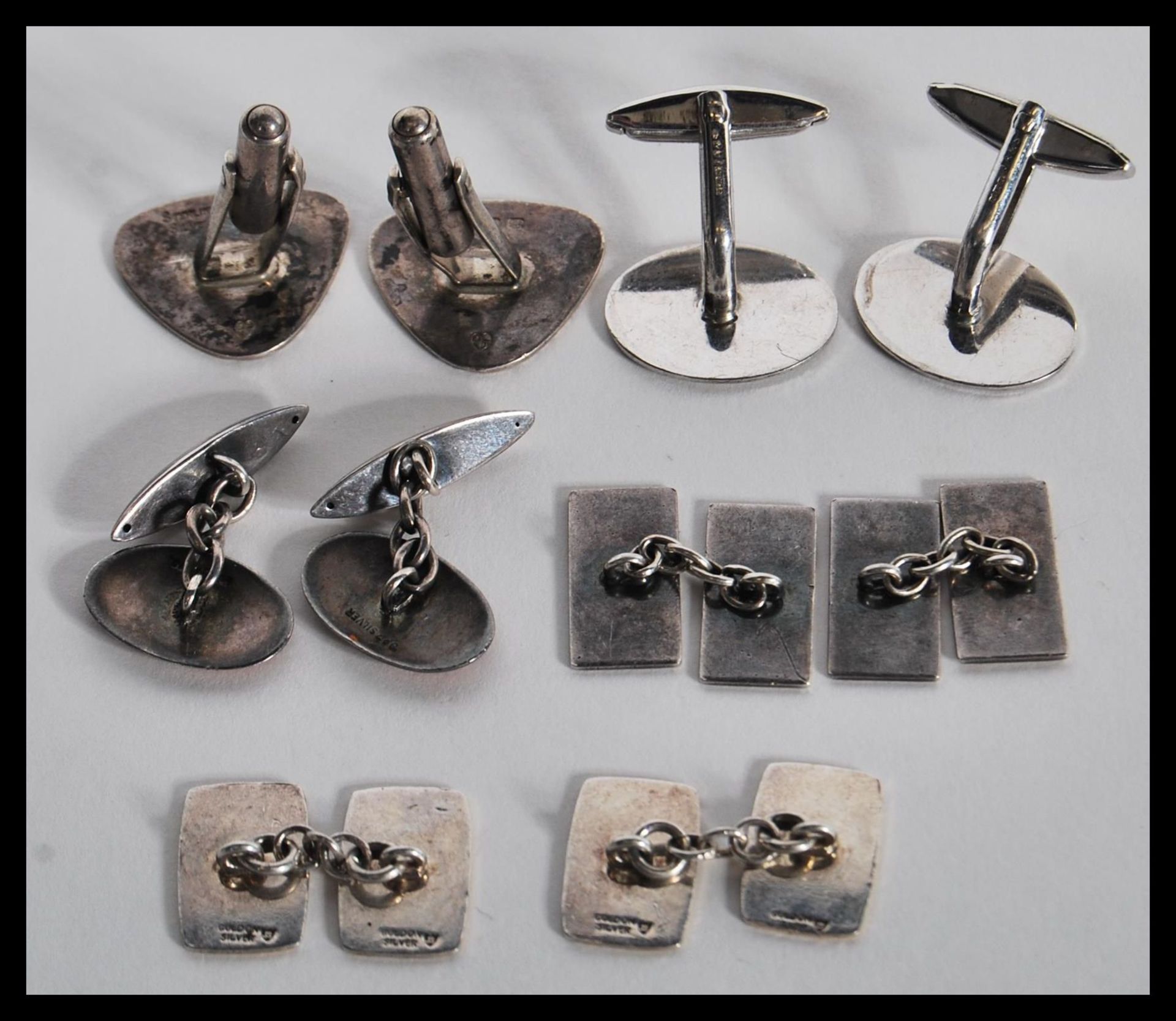 Five pairs of sterling silver or hallmarked silver cufflinks to include a pair of London - Bild 4 aus 4