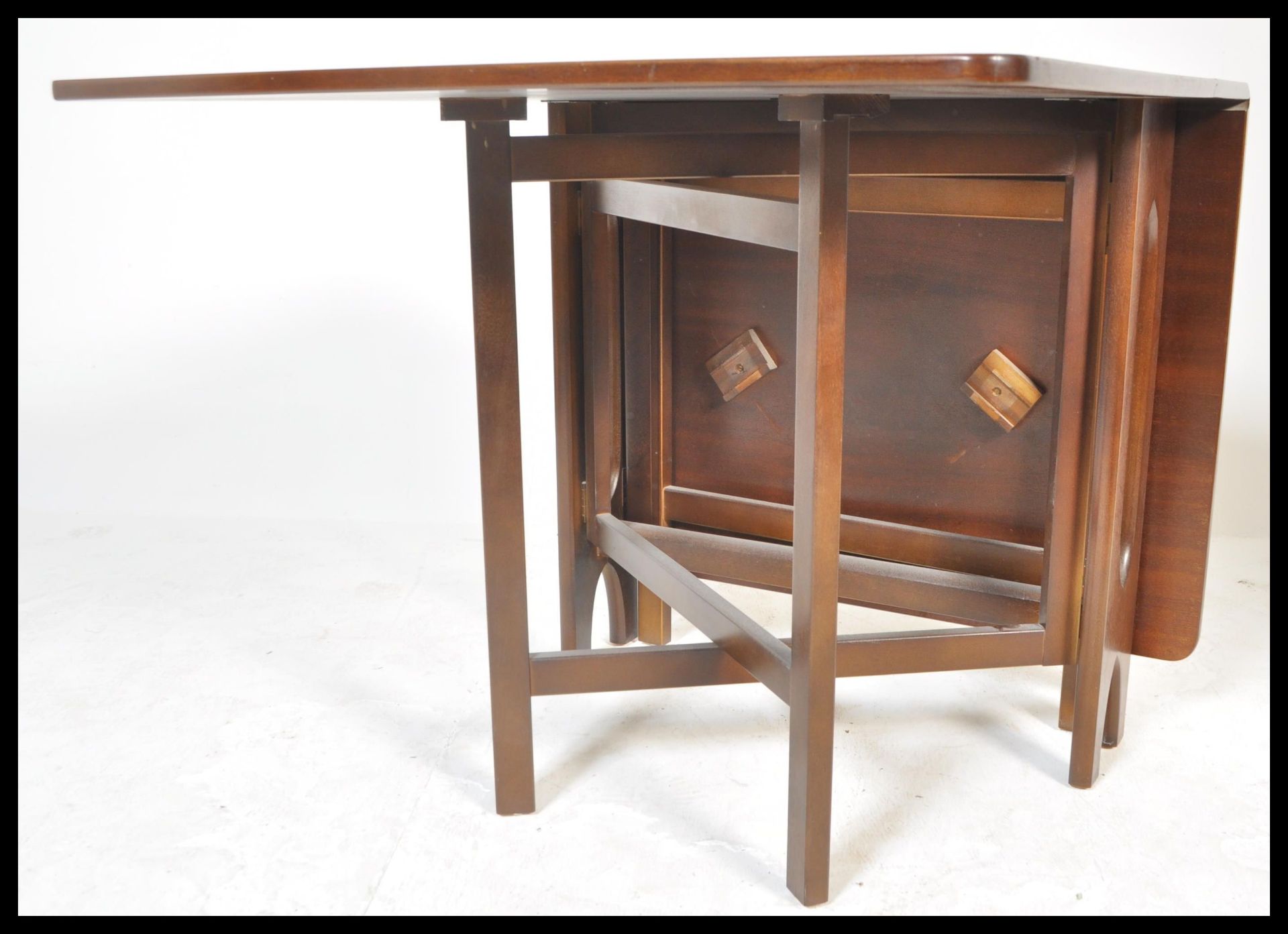 A 1970's 20th century Nathan teak wood drop leaf dining table. The full length drop leaves being - Bild 3 aus 4