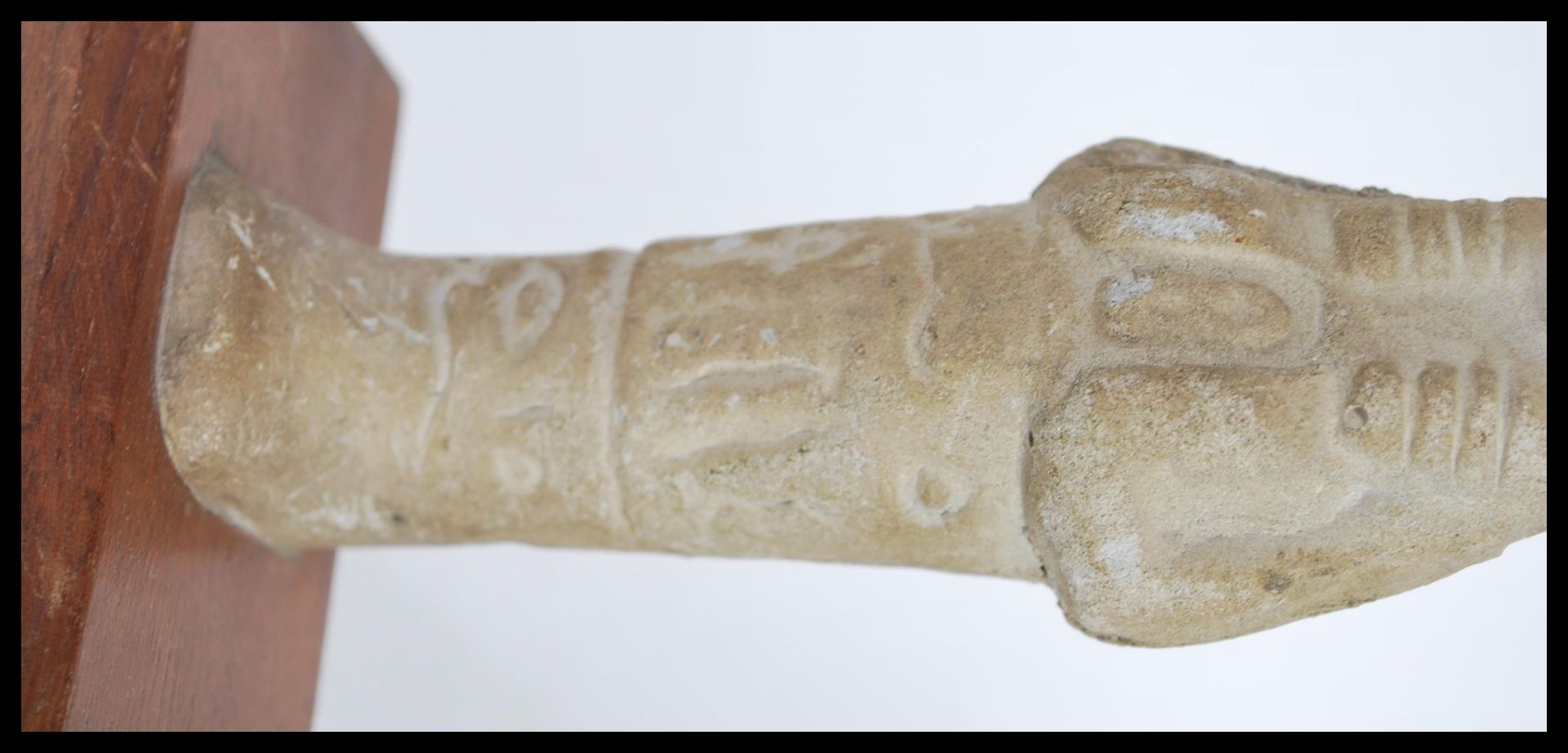 An early 20th Century Grand Tour stone ushabti, the standing figure with chased hieroglyphics - Bild 3 aus 9