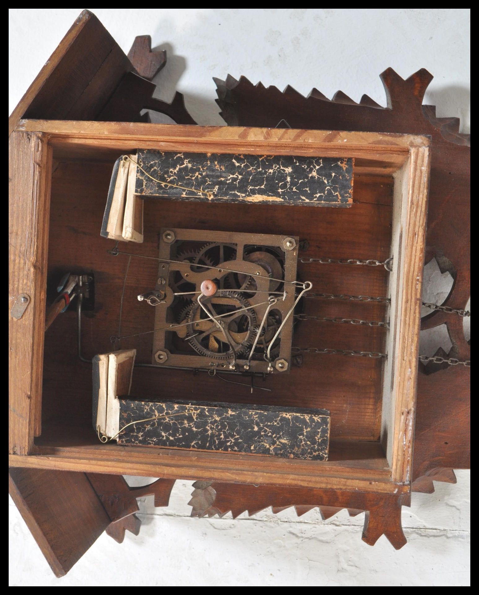 A 20th Century carved black forest cuckoo wall clock having two weights having roman numerals to the - Bild 5 aus 5