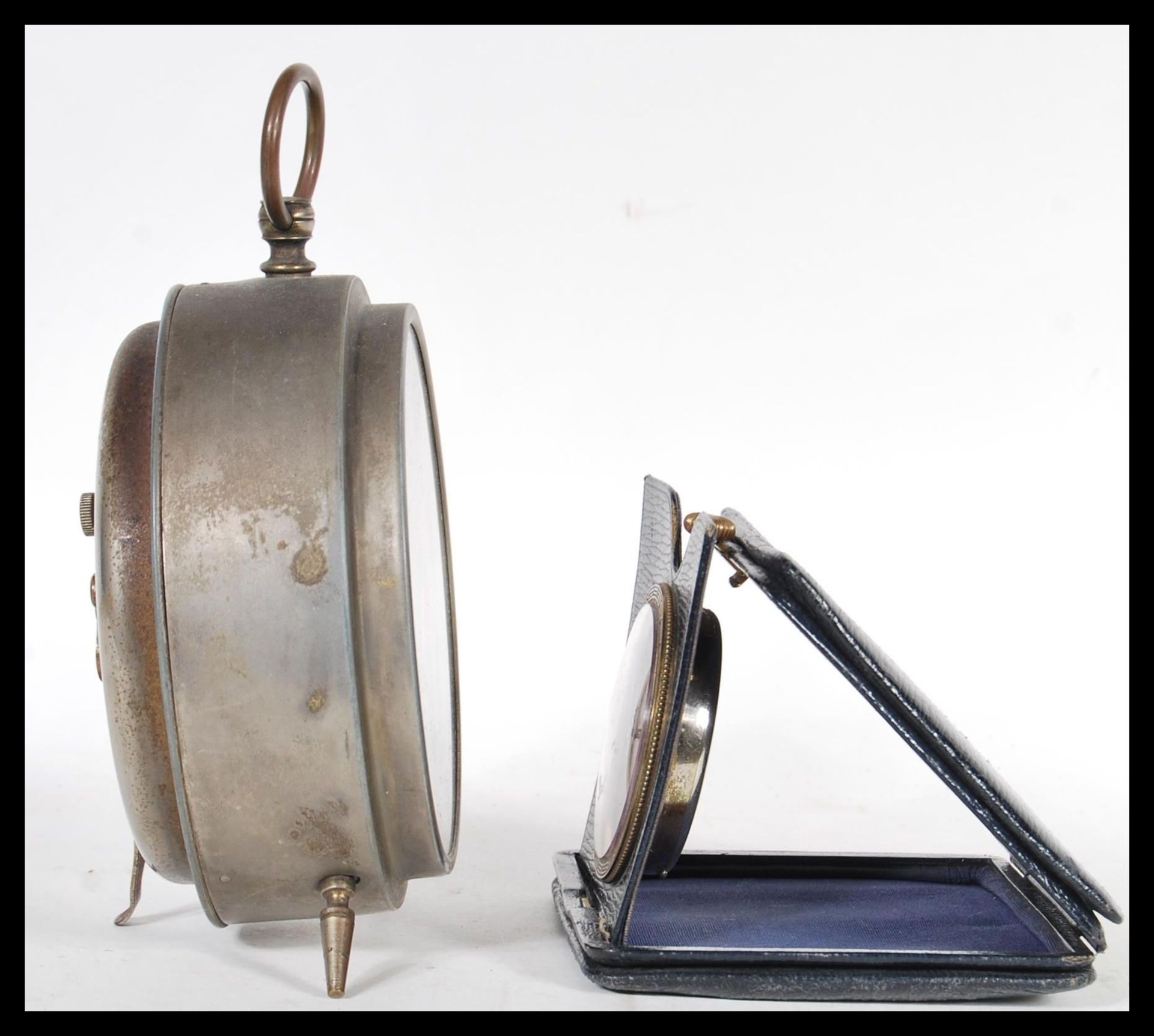 A vintage early 20th Century brass travel car pocket watch clock in folding leather case along - Bild 2 aus 4